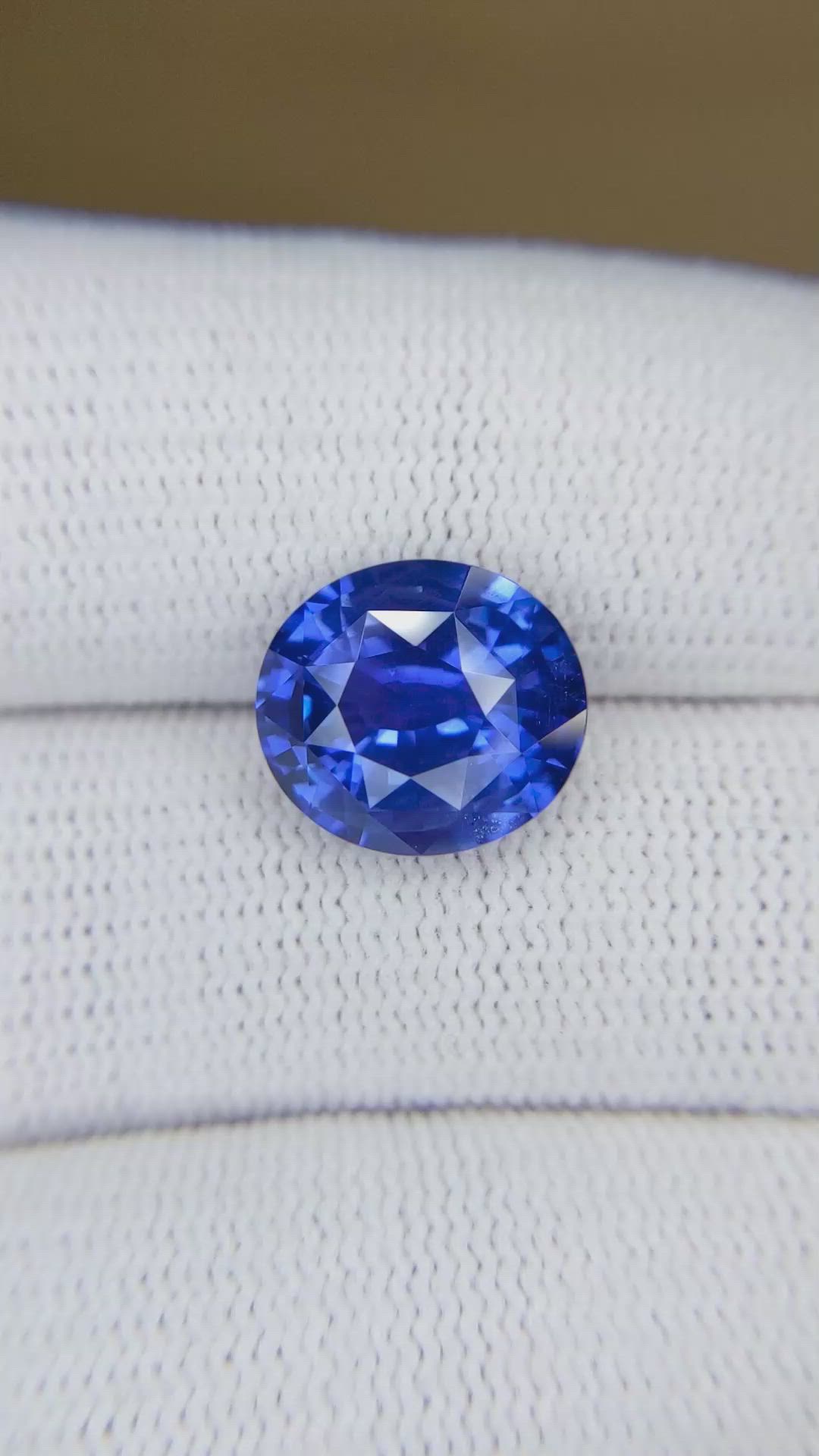 6.51 Ct. Blue Sapphire from Ceylon (Sri Lanka) Size Video