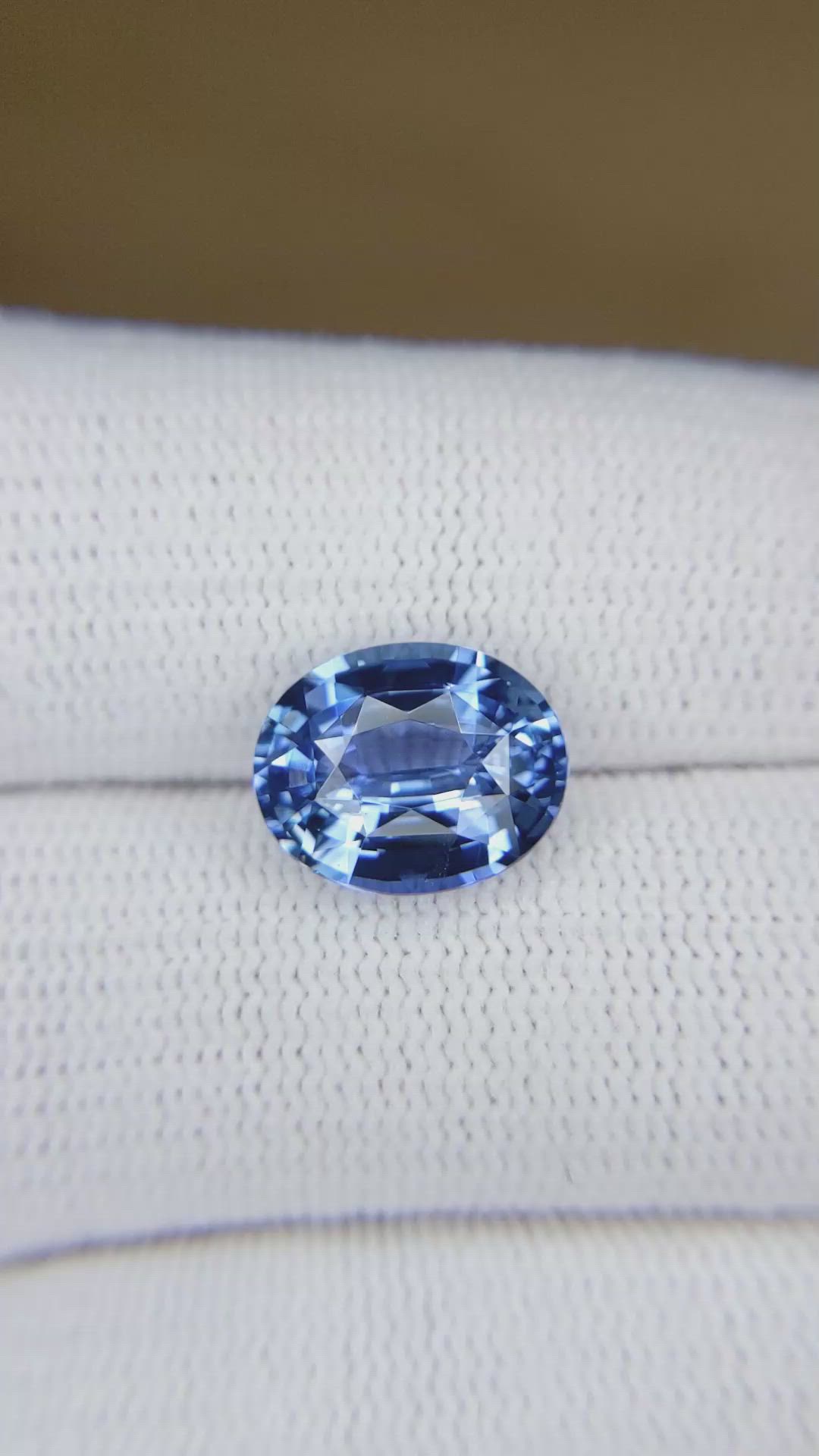 5.00 Ct. Blue Sapphire from Ceylon (Sri Lanka) Size Video