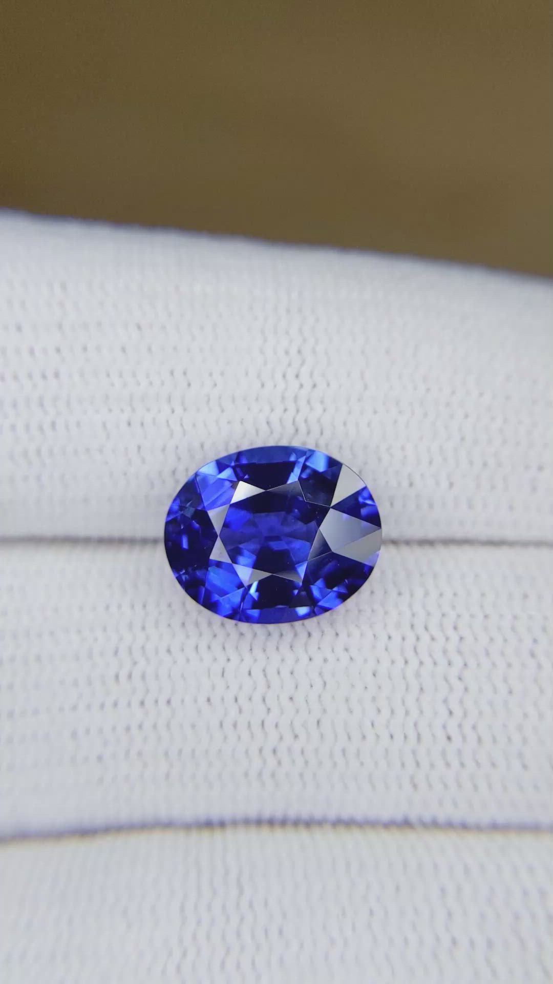 5.28 Ct. Blue Sapphire from Ceylon (Sri Lanka) Size Video