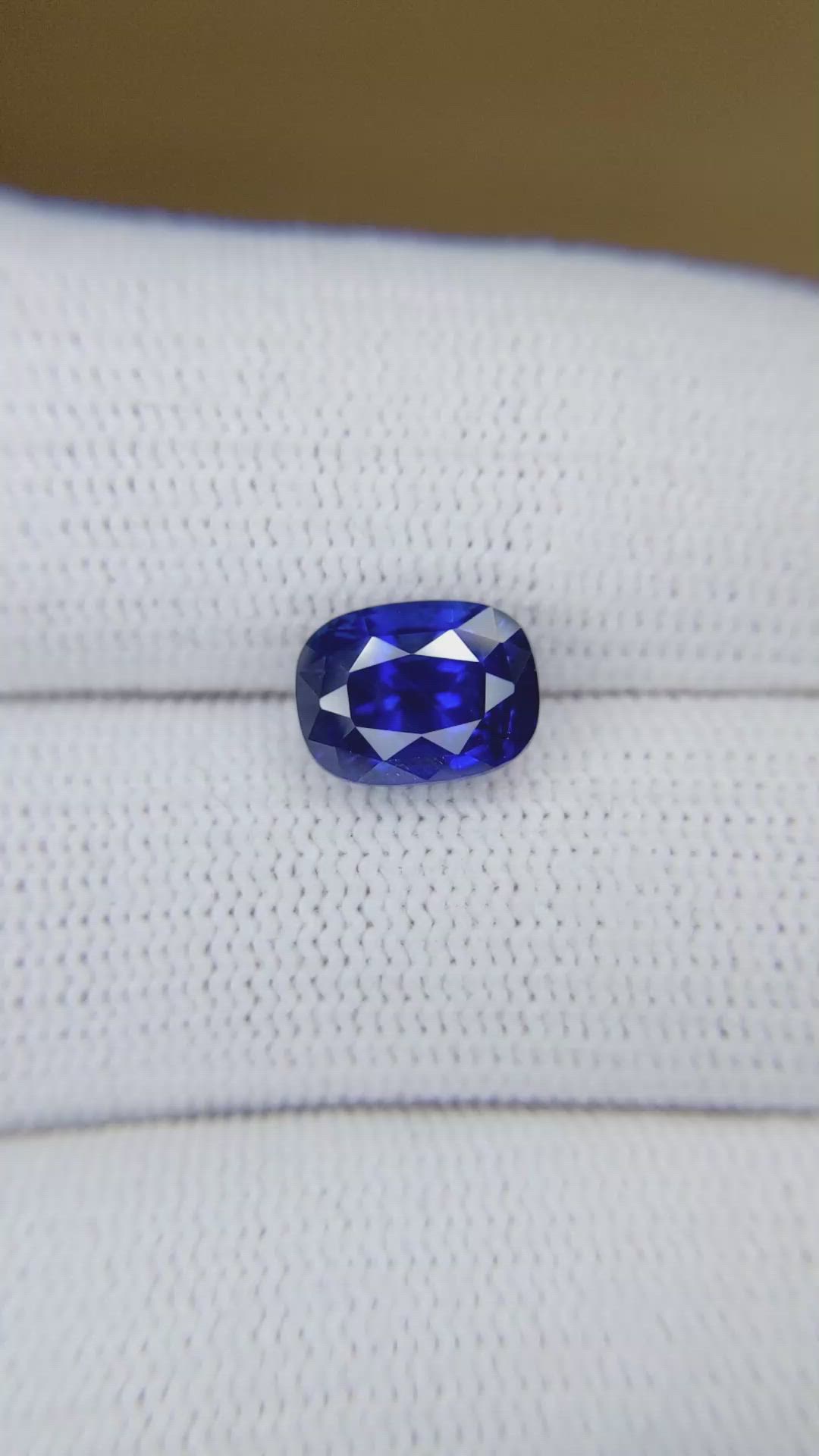 3.59 Ct. Blue Sapphire from Ceylon (Sri Lanka) Size Video