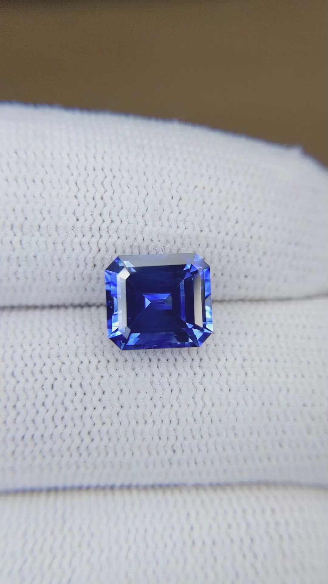 4.07 Ct. Blue Sapphire from Ceylon (Sri Lanka) Size Video