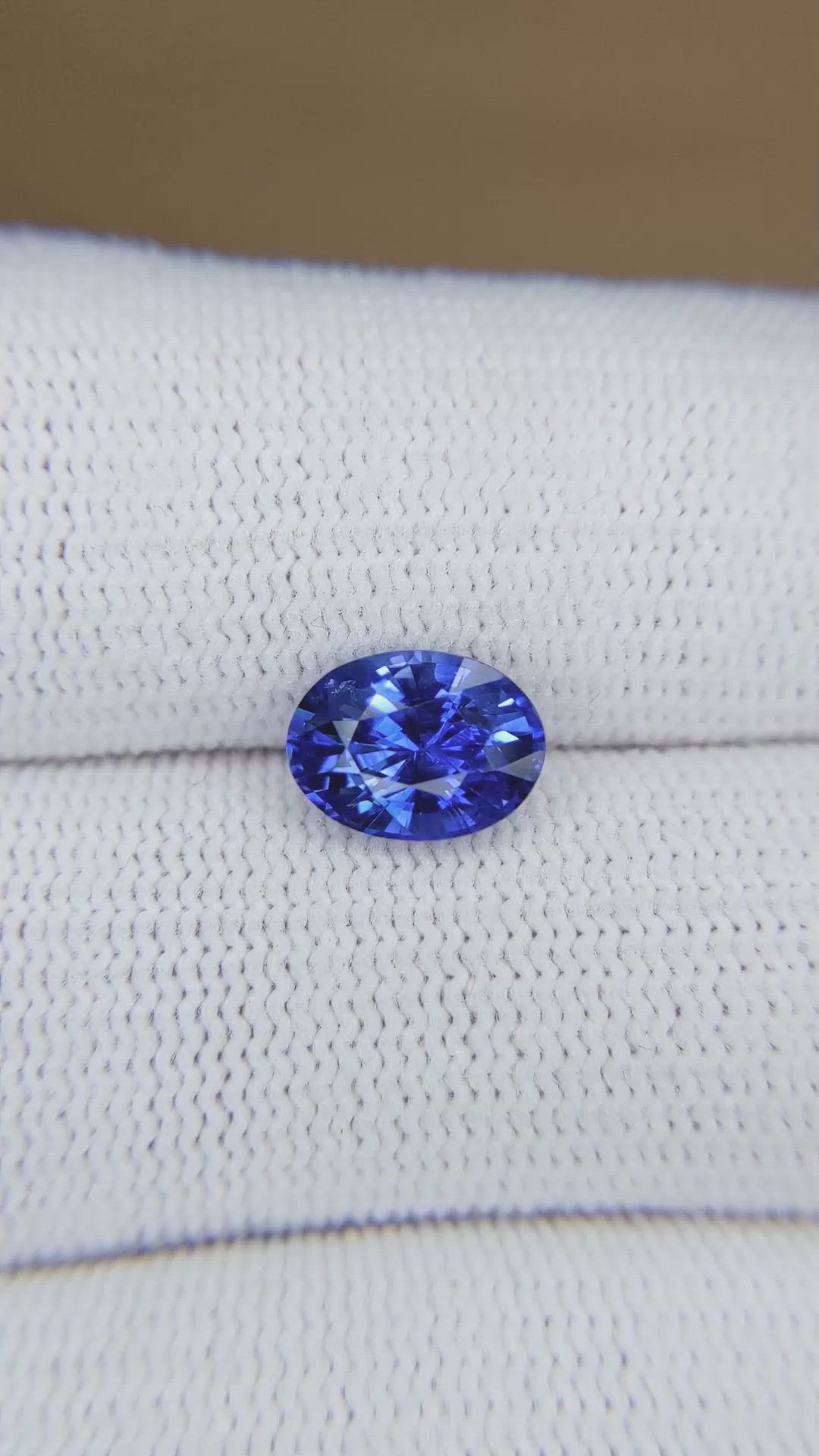 2.37 Ct. Blue Sapphire from Ceylon (Sri Lanka) Size Video