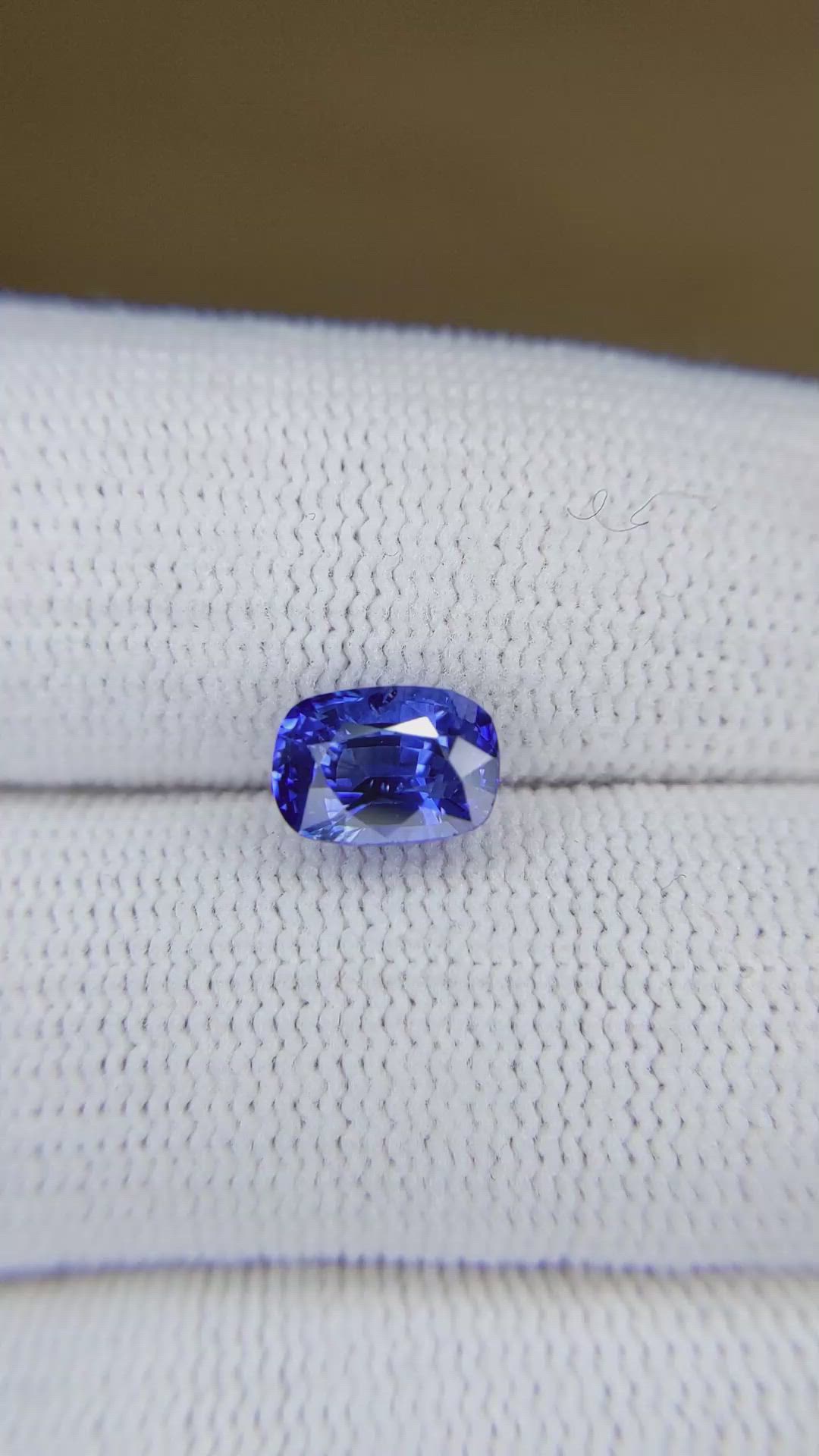 2.23 Ct. Blue Sapphire from Ceylon (Sri Lanka) Size Video
