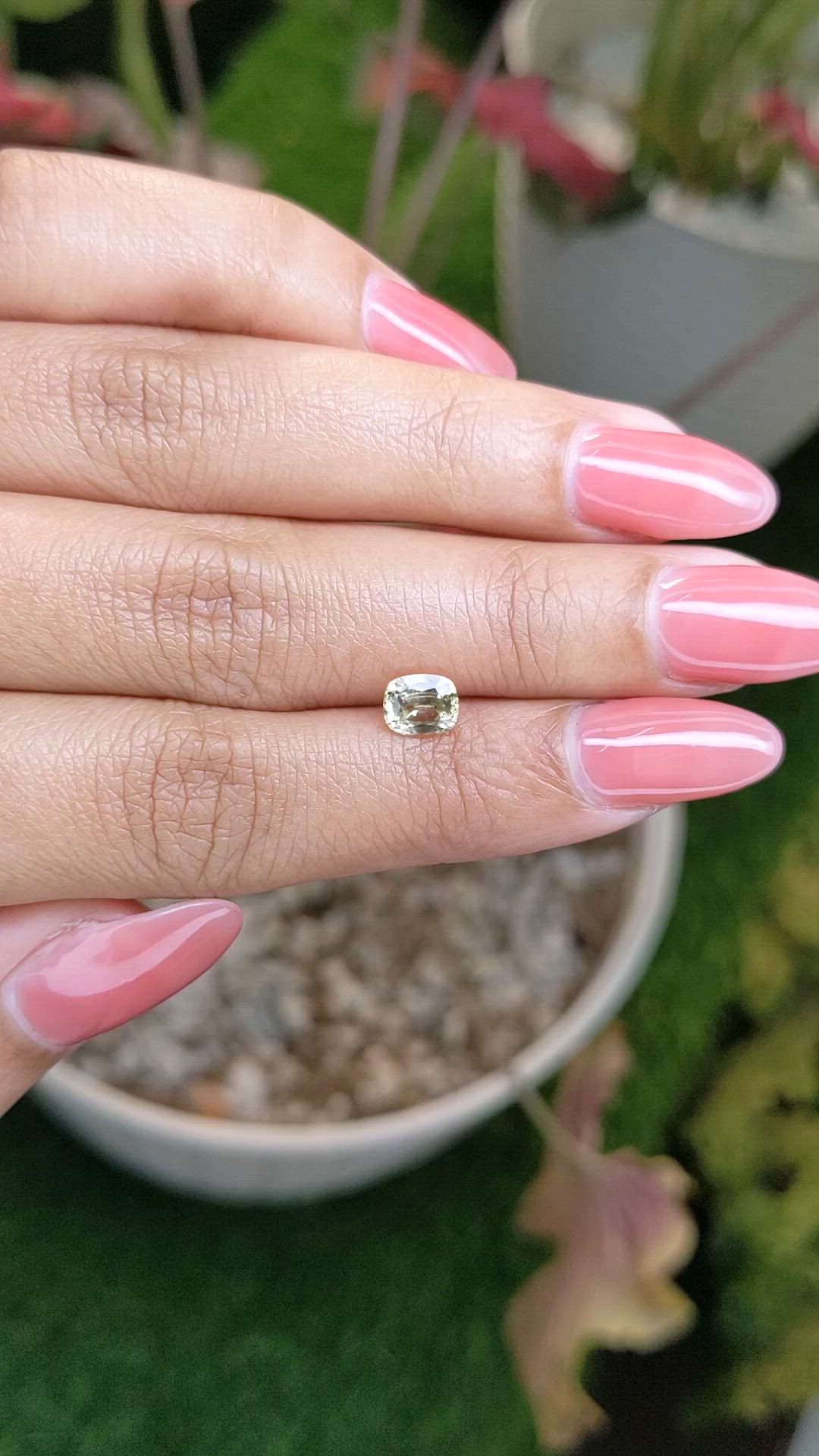 1.00 Ct. Yellow Sapphire from Ceylon (Sri Lanka) Size Video