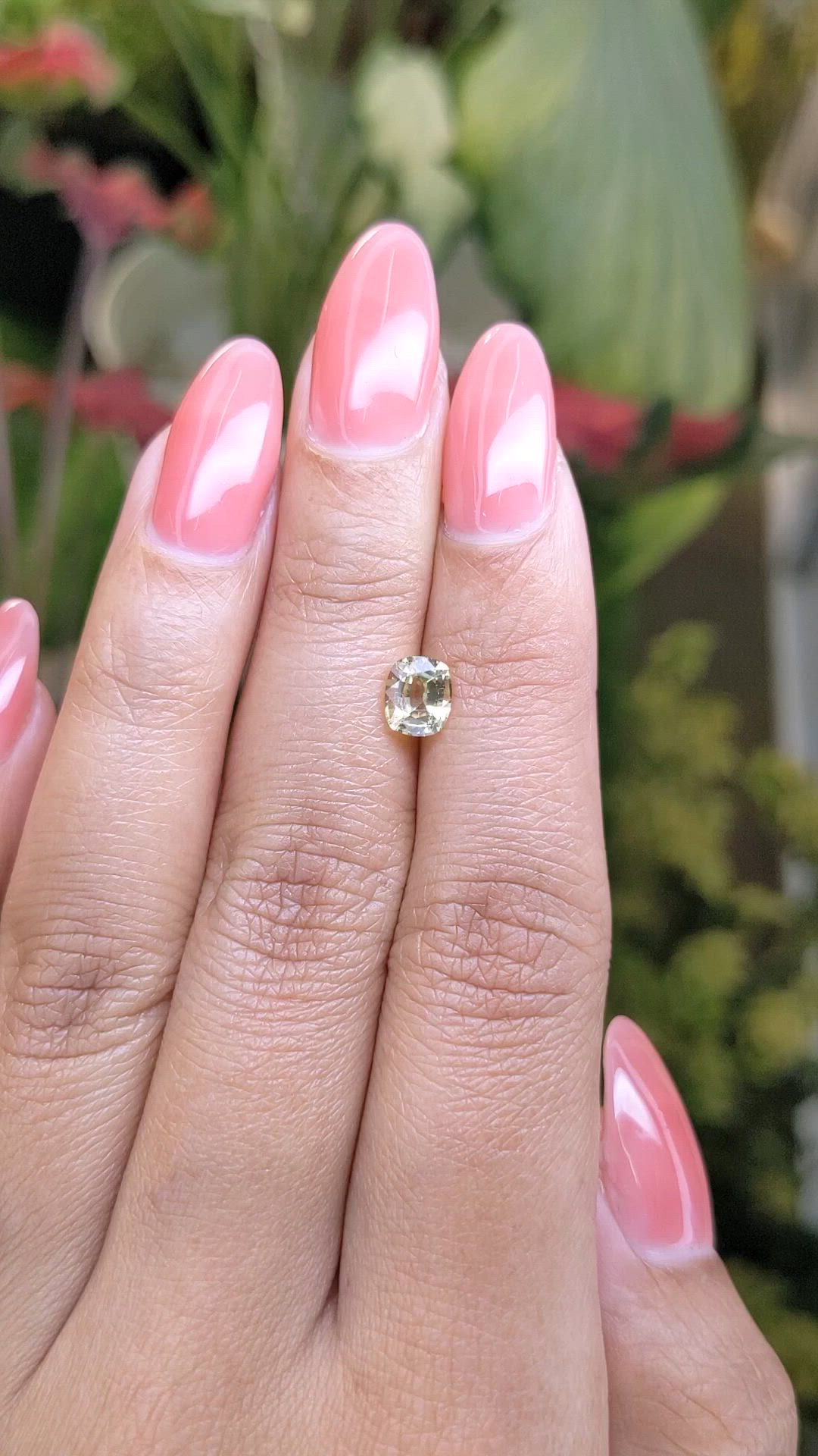 1.00 Ct. Yellow Sapphire from Ceylon (Sri Lanka) Size Video