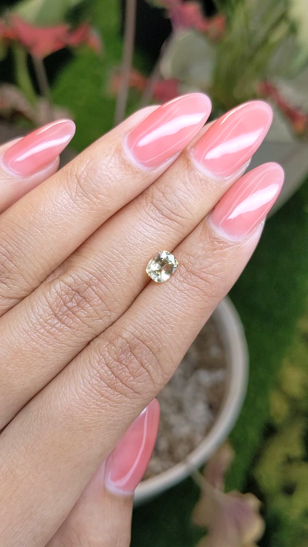 1.00 Ct. Yellow Sapphire from Ceylon (Sri Lanka) Size Video
