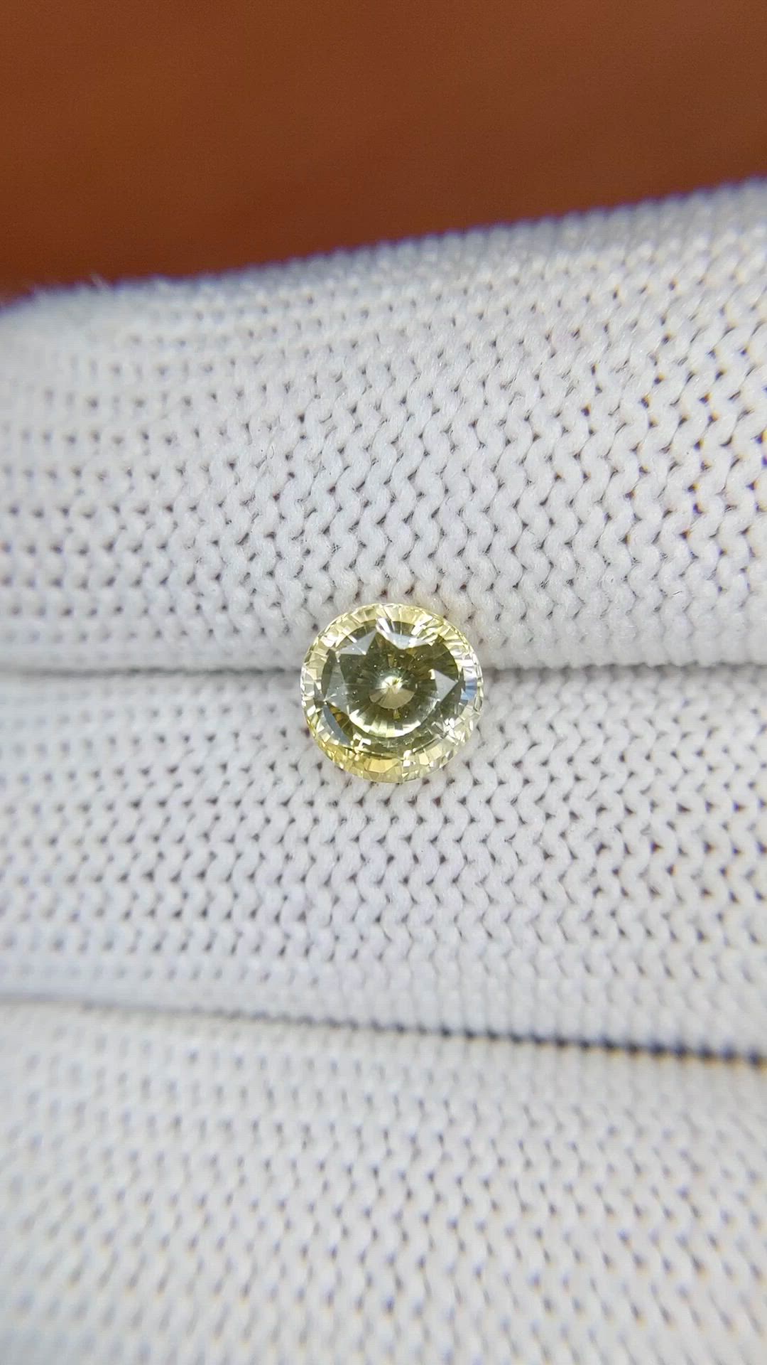2.07 Ct. Yellow Sapphire from Ceylon (Sri Lanka) Size Video