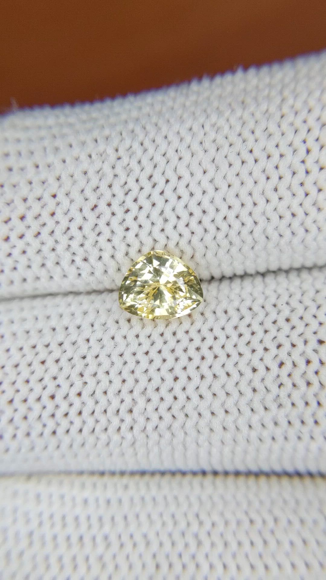 1.23 Ct. Yellow Sapphire from Ceylon (Sri Lanka) Size Video