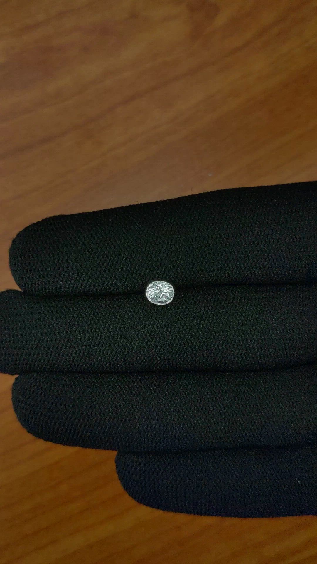 0.82 Ct. White Sapphire from Ceylon (Sri Lanka) Size Video