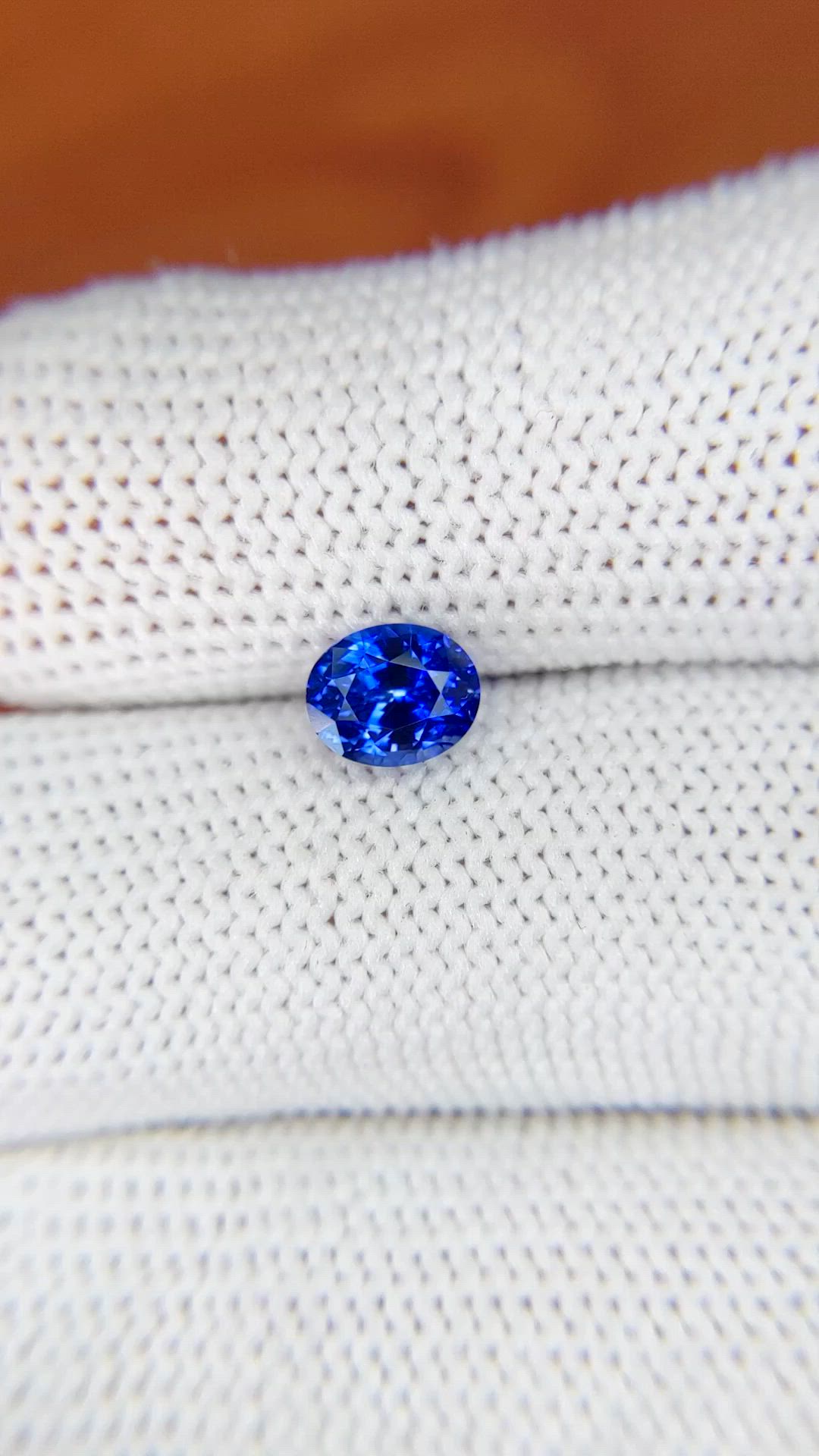 1.37 Ct. Blue Sapphire from Ceylon (Sri Lanka) Size Video