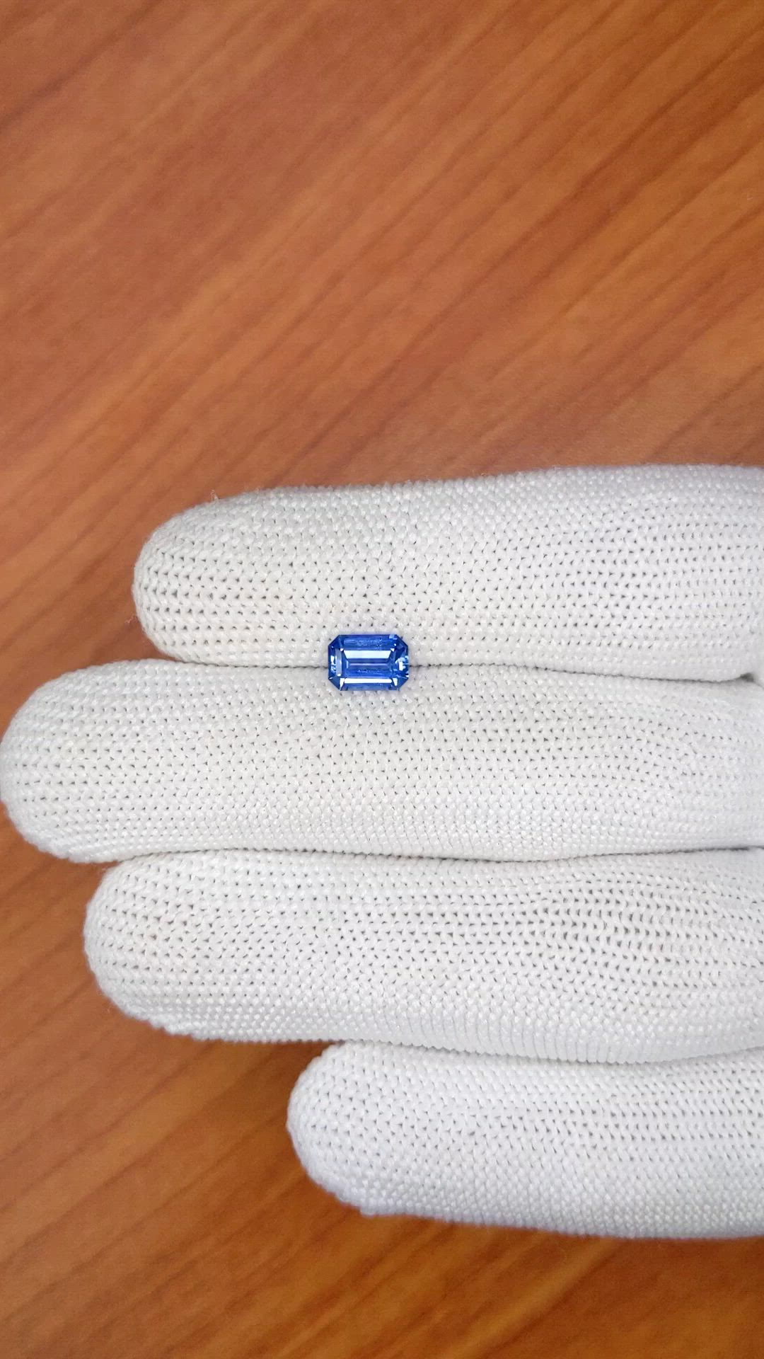 1.05 Ct. Blue Sapphire from Ceylon (Sri Lanka) Size Video