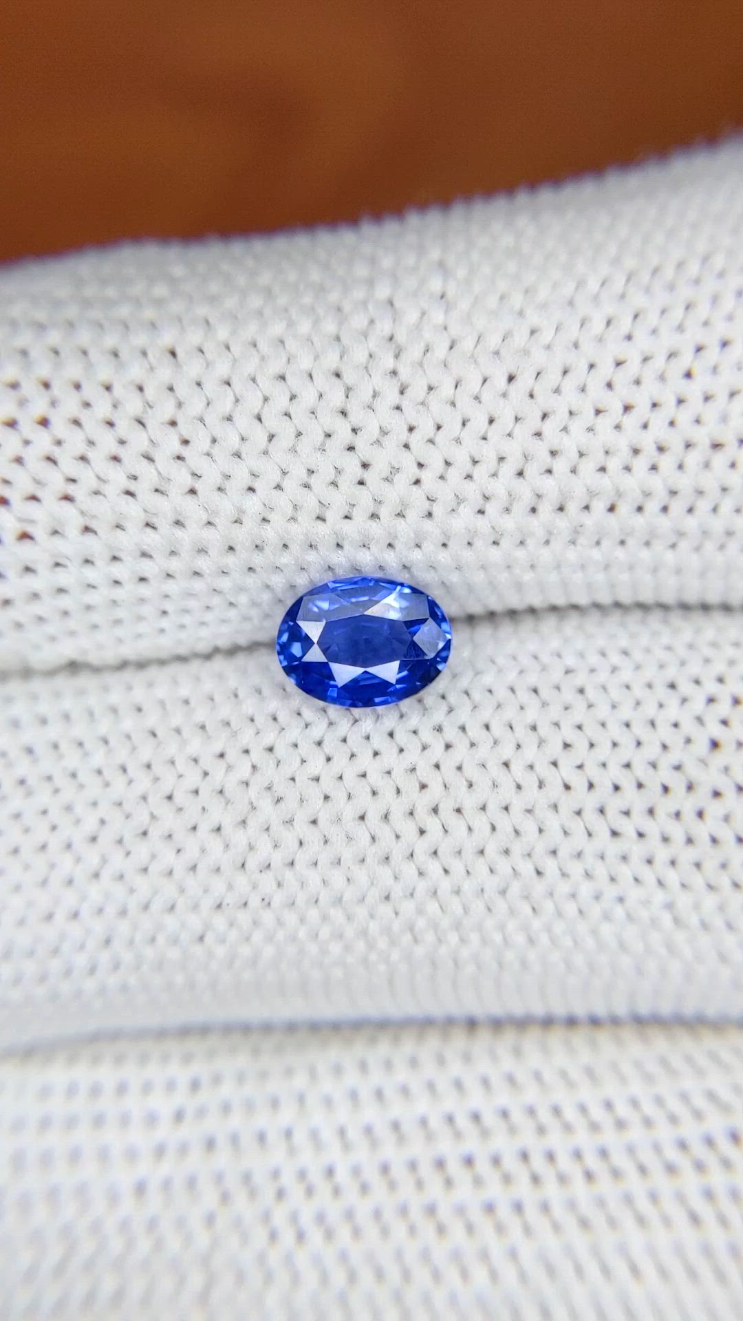 1.05 Ct. Blue Sapphire from Ceylon (Sri Lanka) Size Video