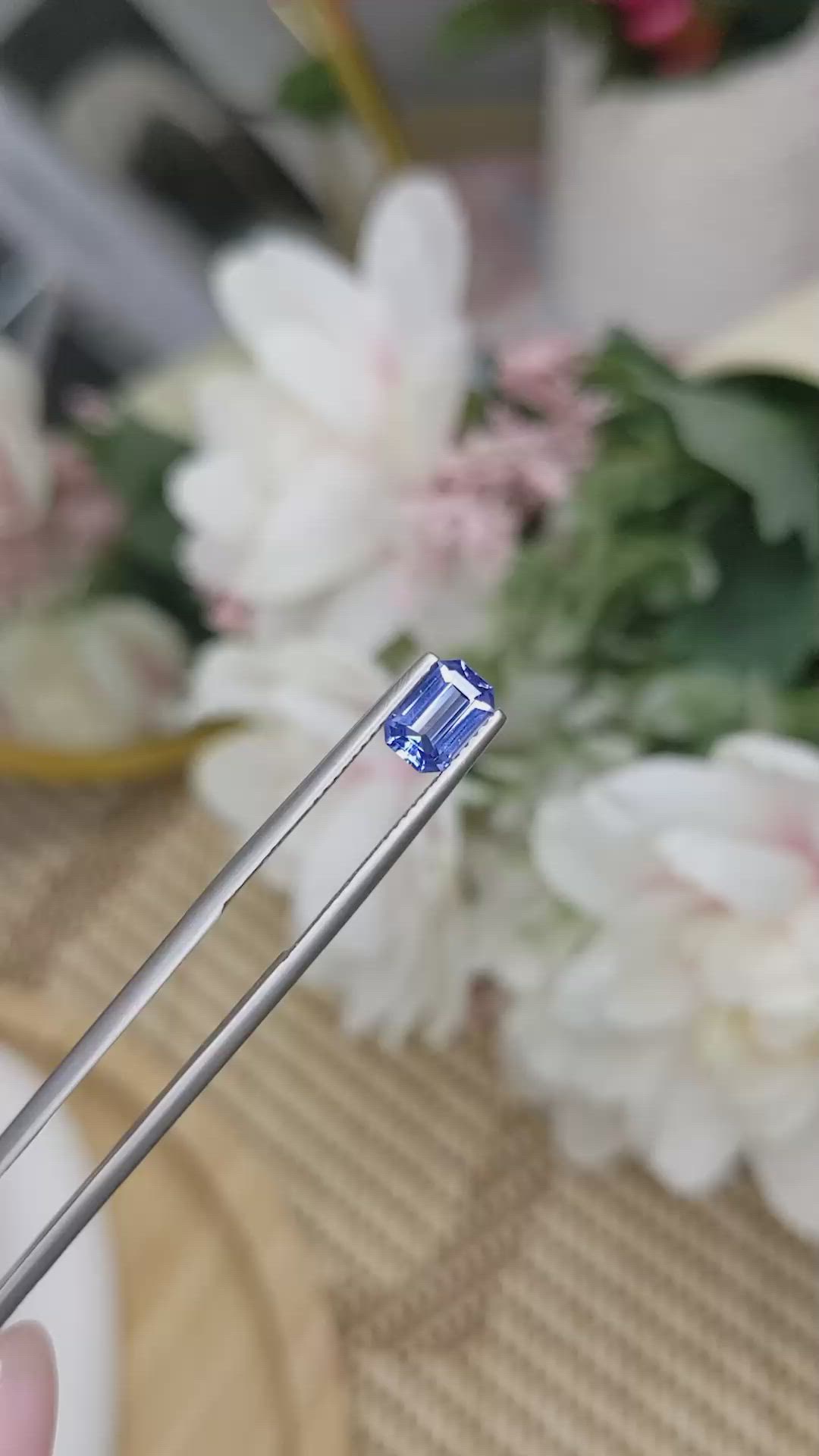 1.00 Ct. Blue Sapphire from Ceylon (Sri Lanka) Size Video