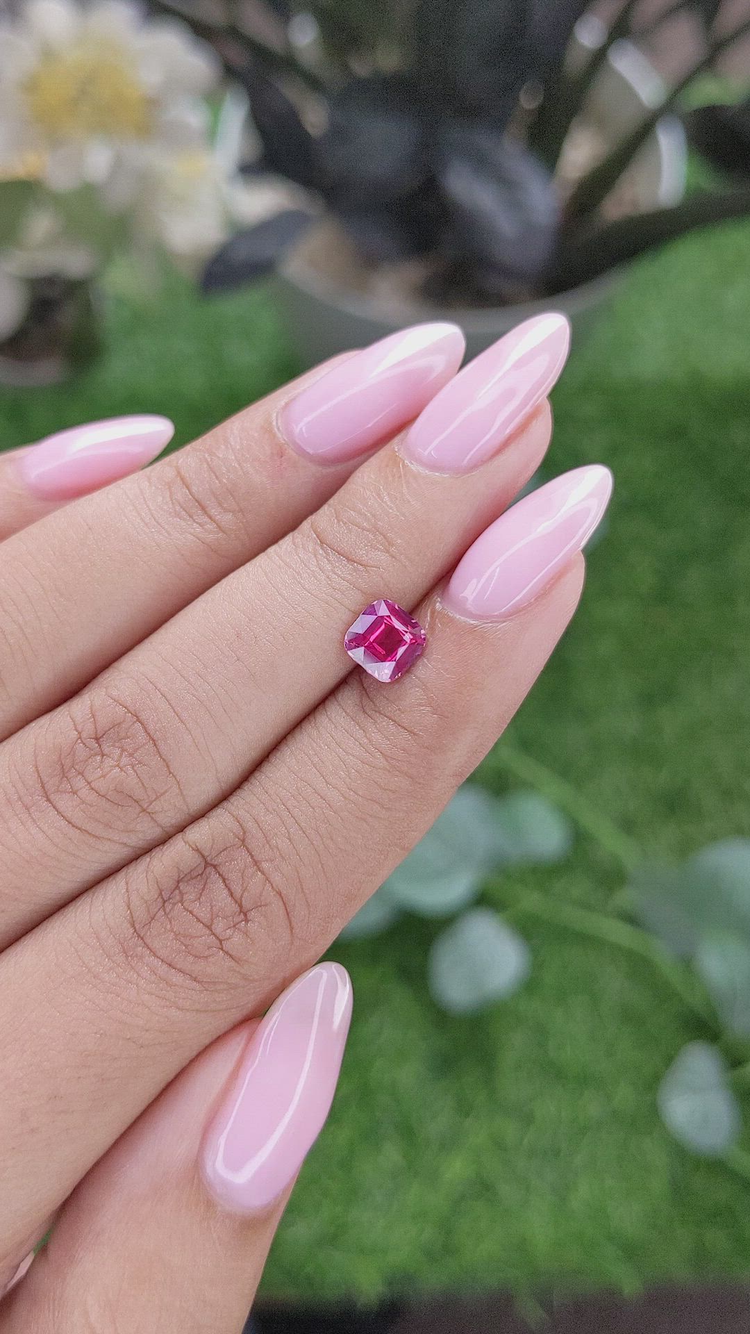 1.09 Ct. Purplish Pink Sapphire from Ceylon (Sri Lanka) Size Video