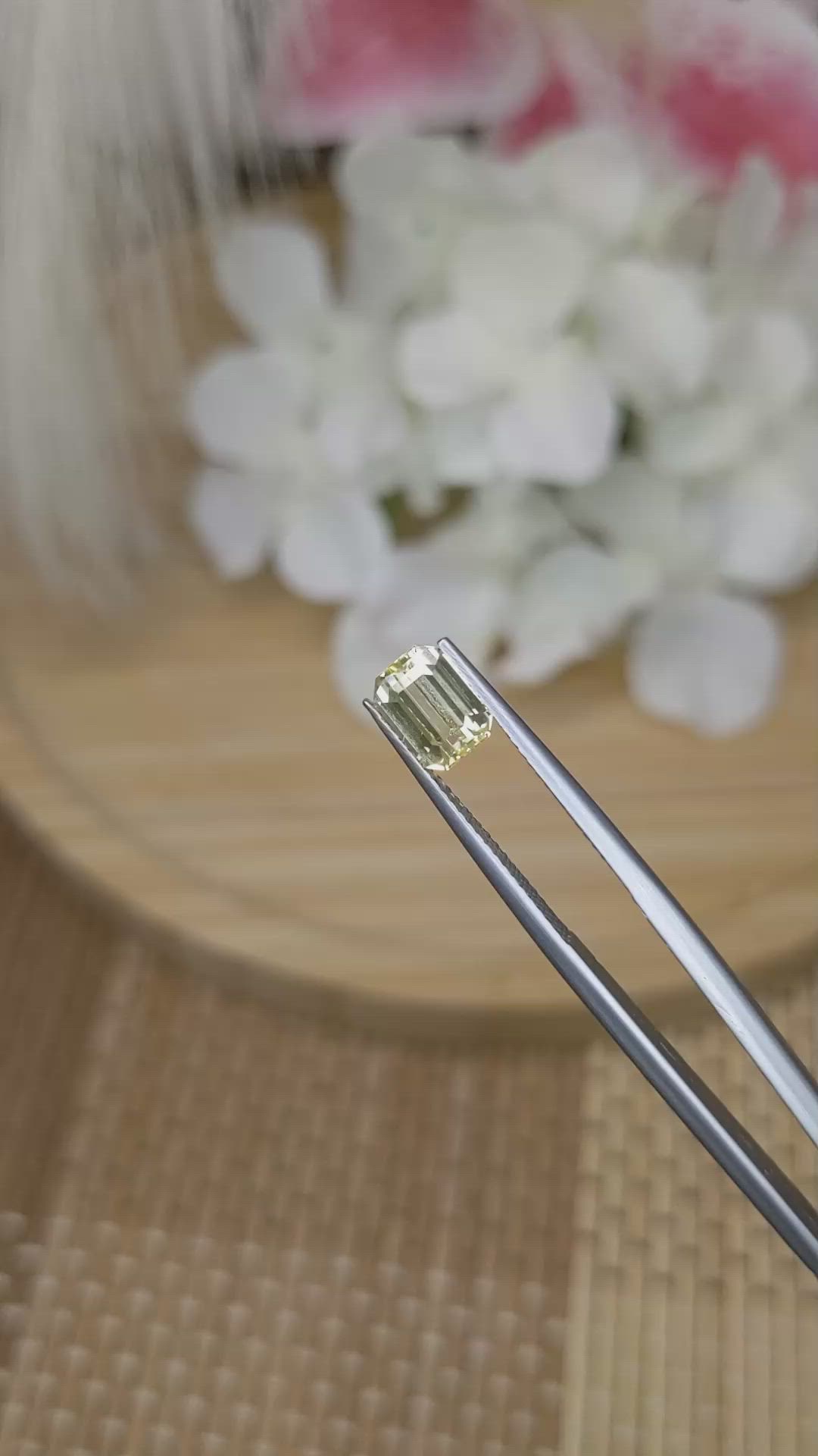1.61 Ct. Yellow Sapphire from Ceylon (Sri Lanka) Size Video