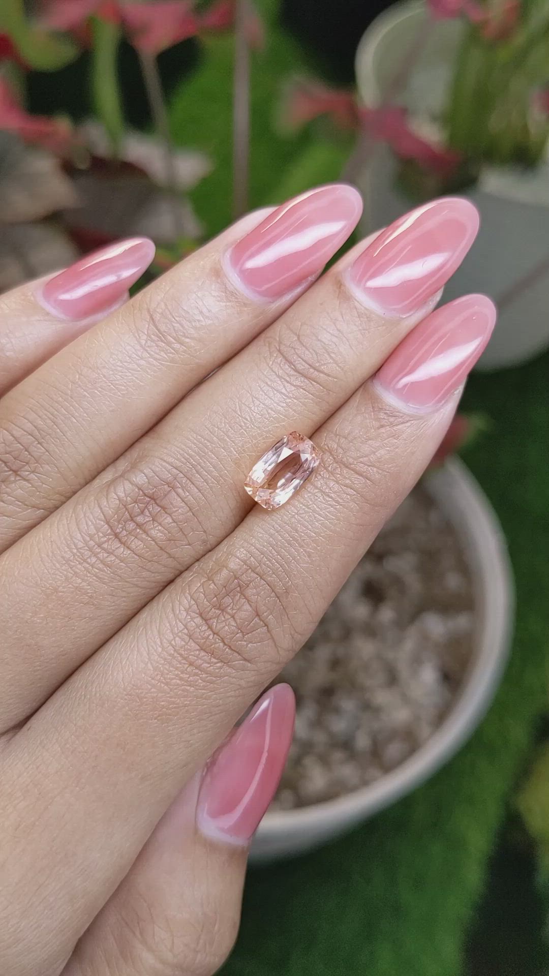 2.70 Ct. Padparadscha Sapphire from Ceylon (Sri Lanka) Size Video