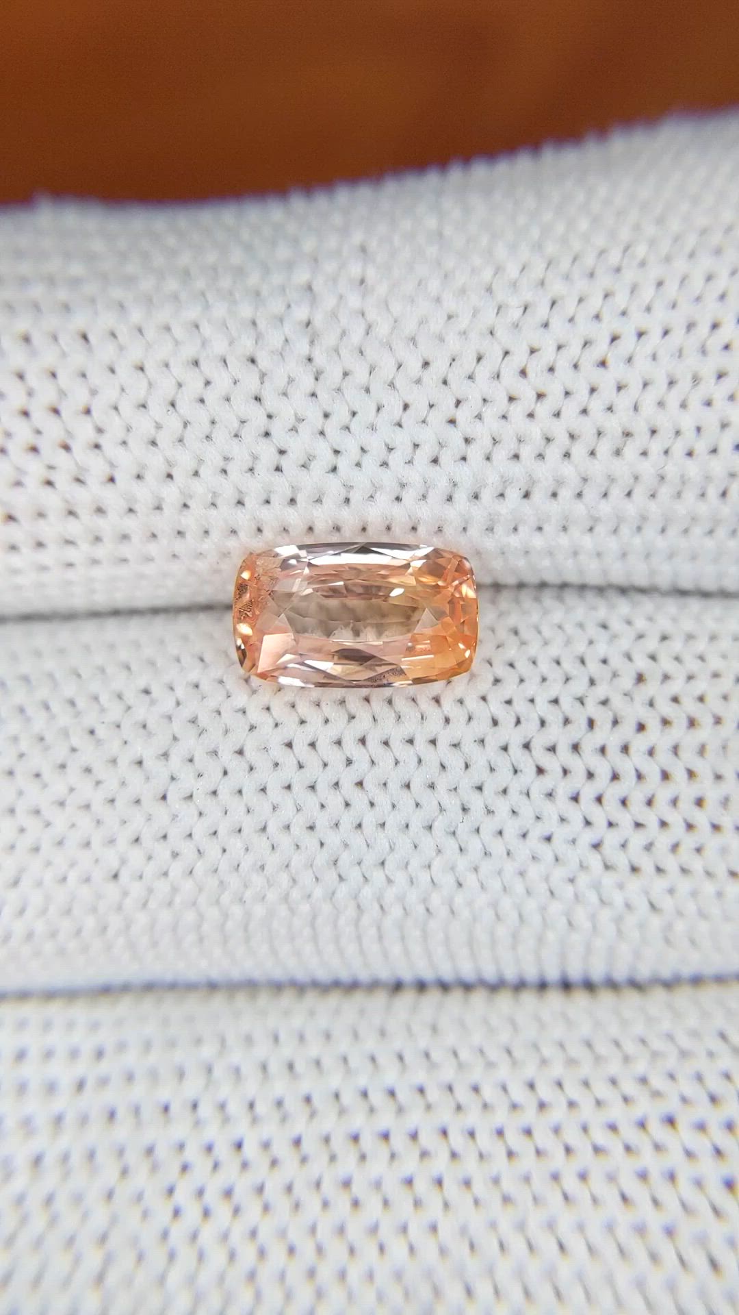2.70 Ct. Padparadscha Sapphire from Ceylon (Sri Lanka) Size Video