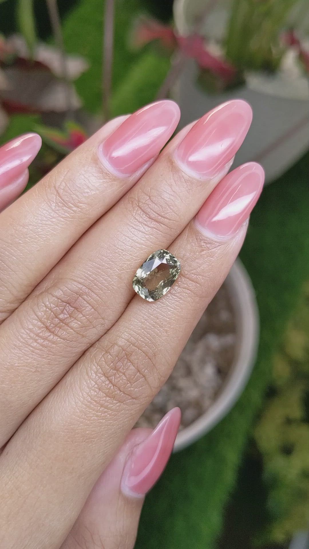 3.20 Ct. Yellowish Green Sapphire from Ceylon (Sri Lanka) Size Video