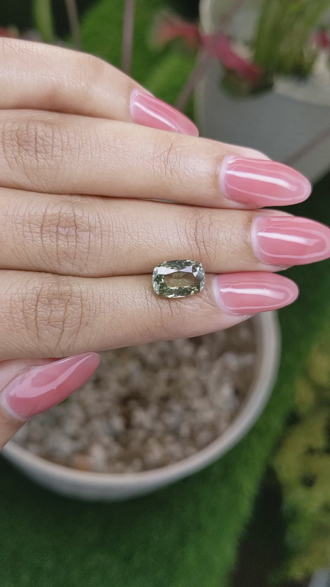 3.20 Ct. Yellowish Green Sapphire from Ceylon (Sri Lanka) Size Video