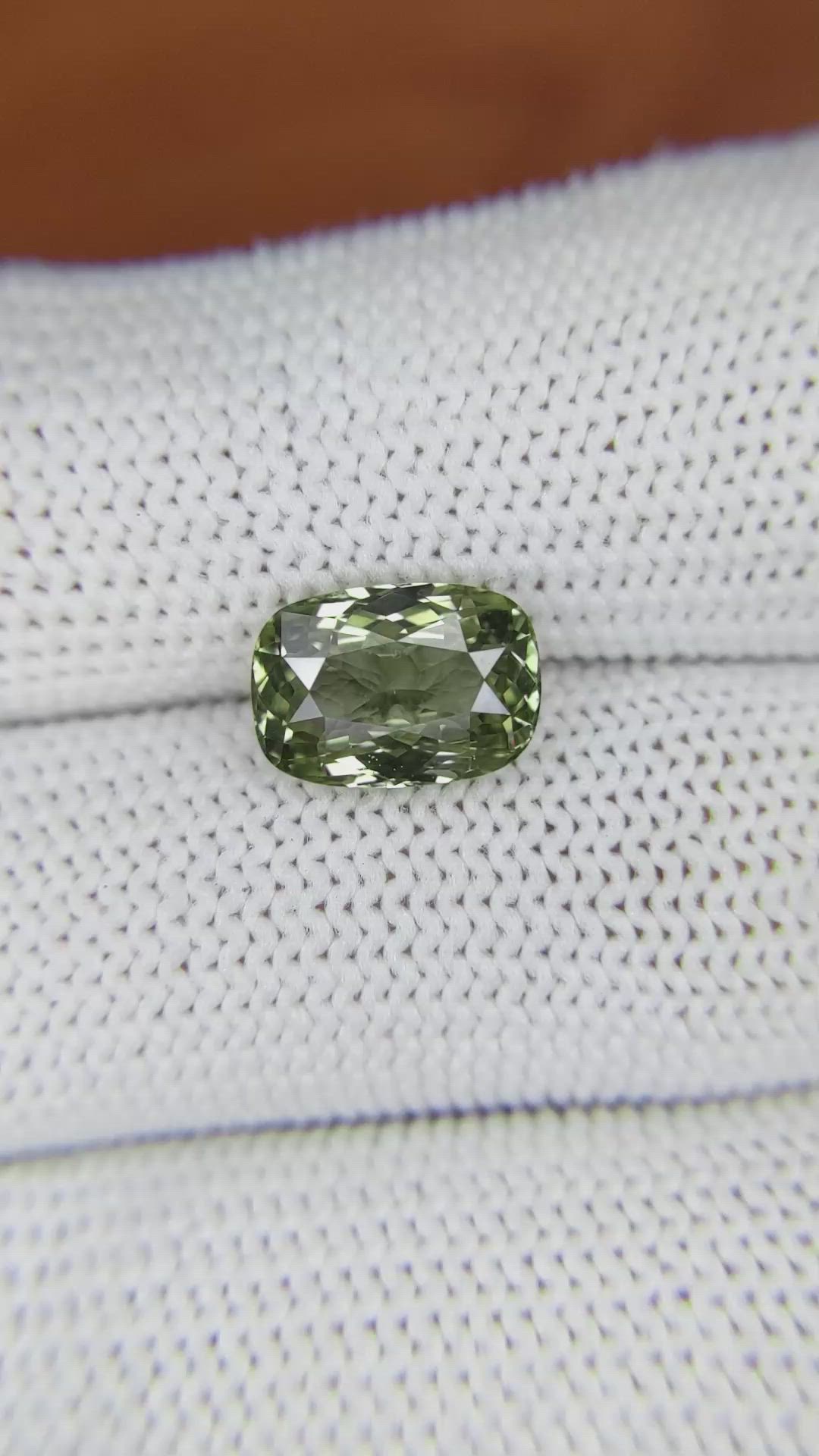 3.20 Ct. Yellowish Green Sapphire from Ceylon (Sri Lanka) Size Video