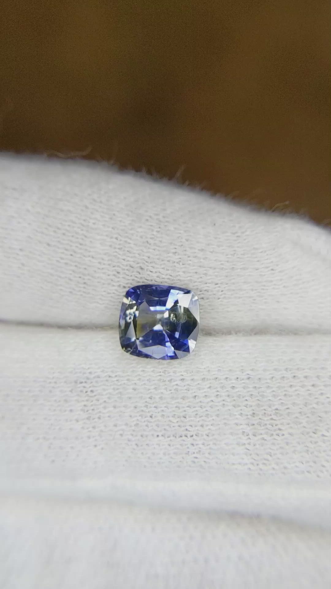 1.56 Ct. Bi Color Sapphire from Ceylon (Sri Lanka) Size Video
