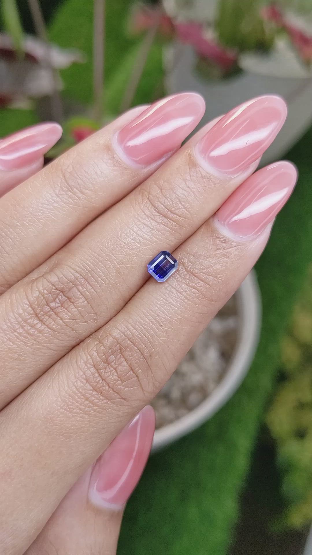 0.76 Ct. Bi Color Sapphire from Ceylon (Sri Lanka) Size Video