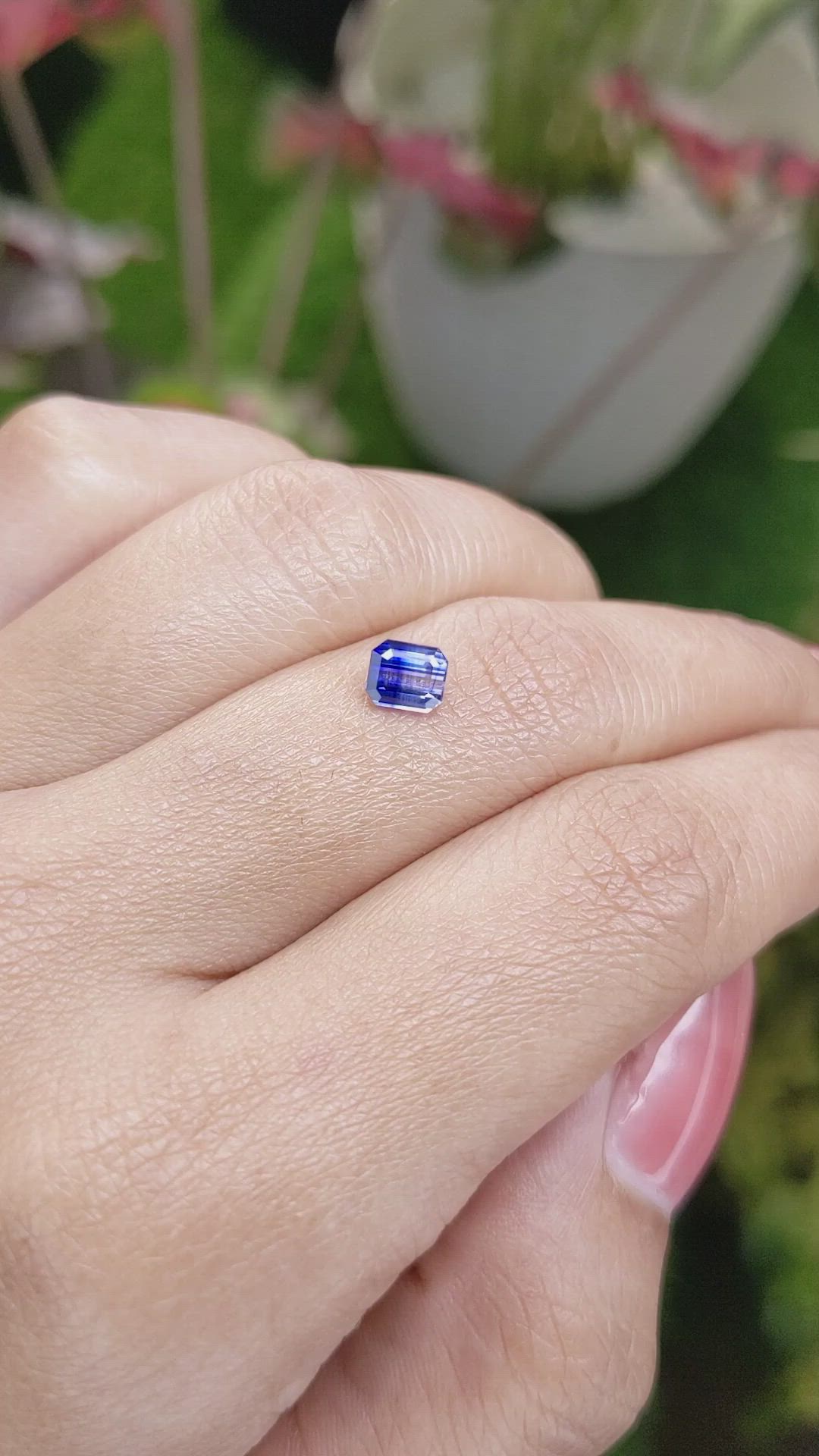 0.76 Ct. Bi Color Sapphire from Ceylon (Sri Lanka) Size Video
