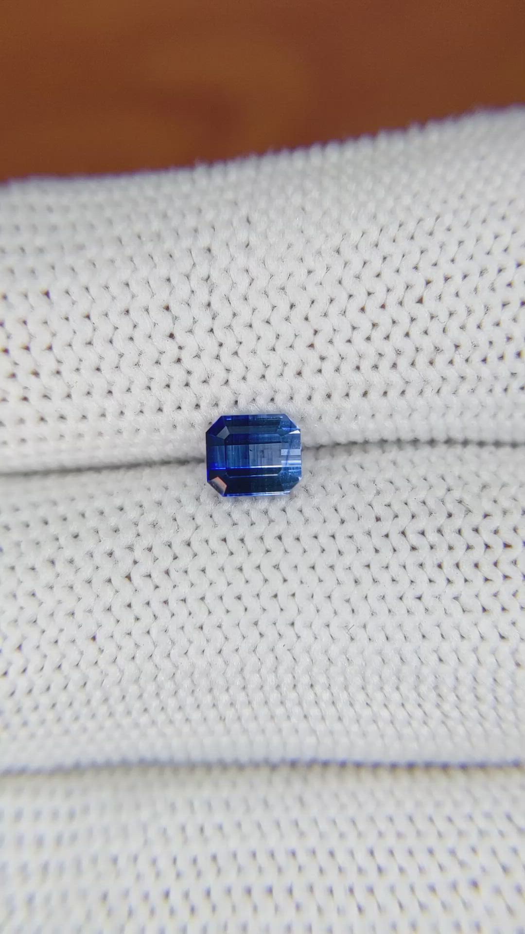 0.76 Ct. Bi Color Sapphire from Ceylon (Sri Lanka) Size Video