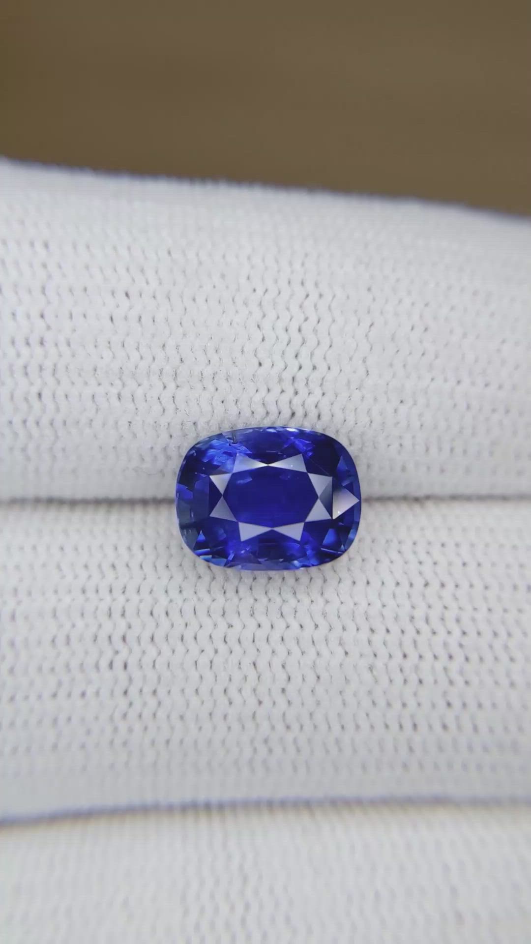4.18 Ct. Blue Sapphire from Ceylon (Sri Lanka) Size Video