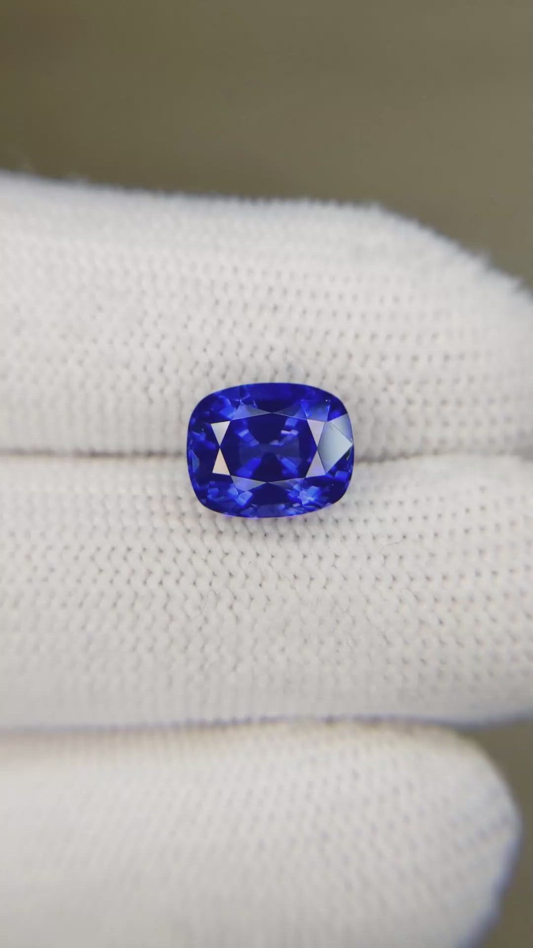 4.22 Ct. Blue Sapphire from Ceylon (Sri Lanka) Size Video