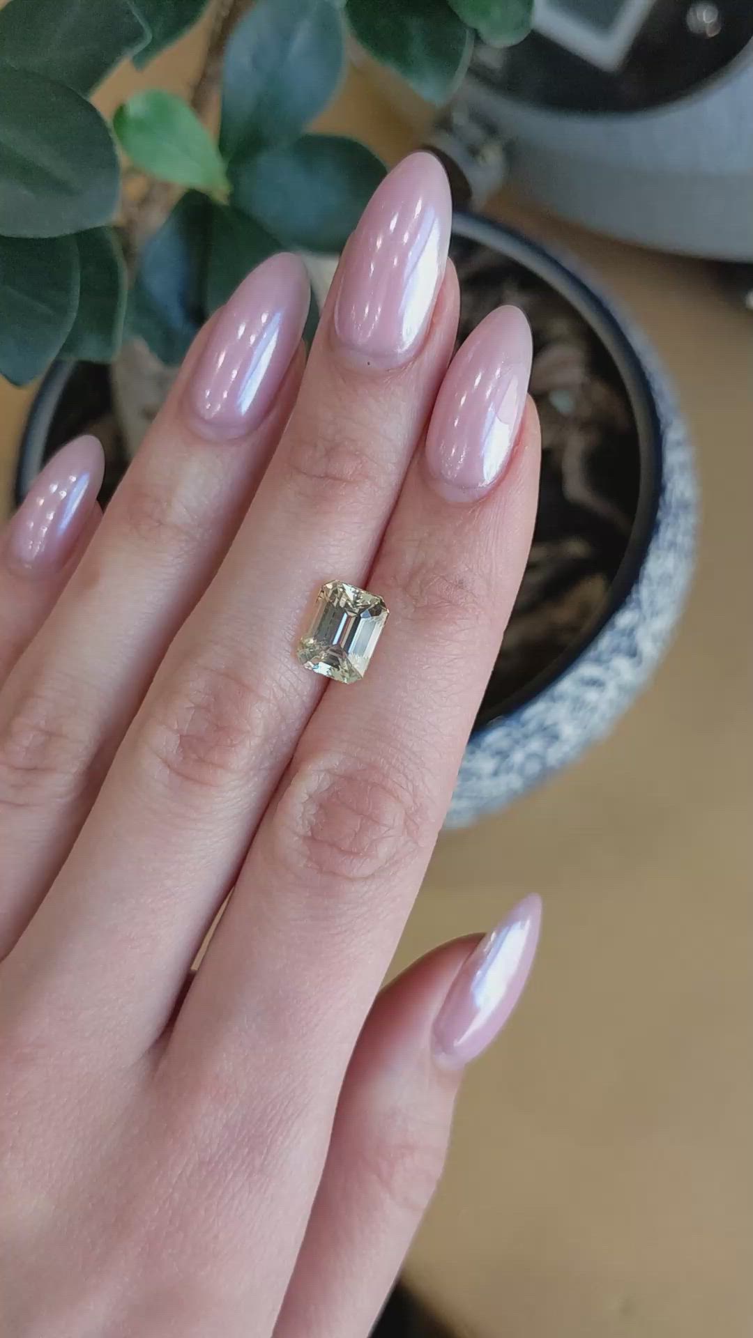 5.23 Ct. Yellow Sapphire from Ceylon (Sri Lanka) Size Video
