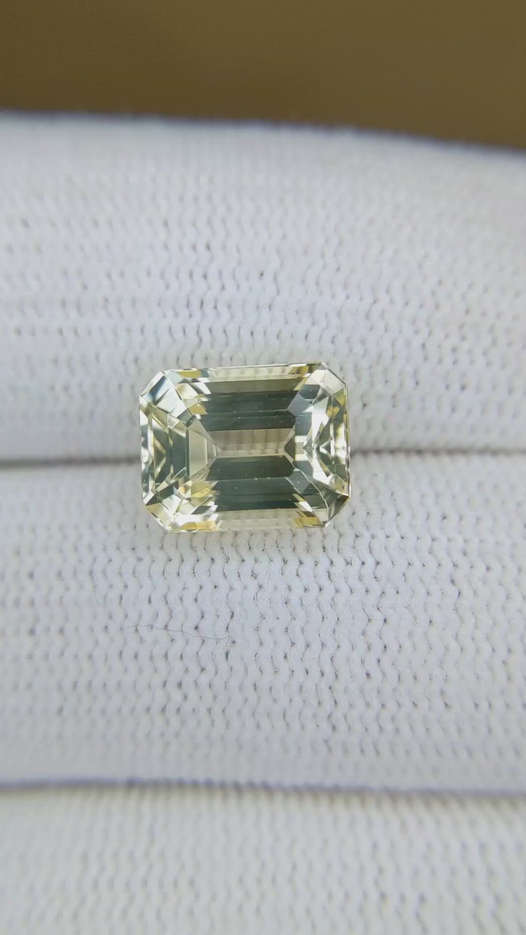 5.23 Ct. Yellow Sapphire from Ceylon (Sri Lanka) Size Video