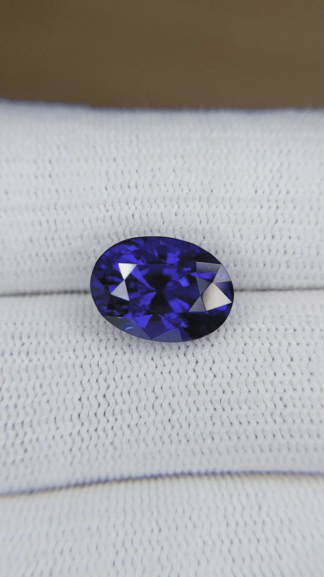 7.51 Ct. Blue Sapphire from Ceylon (Sri Lanka) Size Video