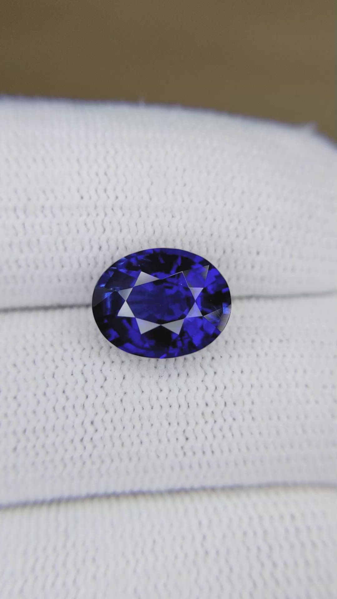 4.60 Ct. Blue Sapphire from Ceylon (Sri Lanka) Size Video
