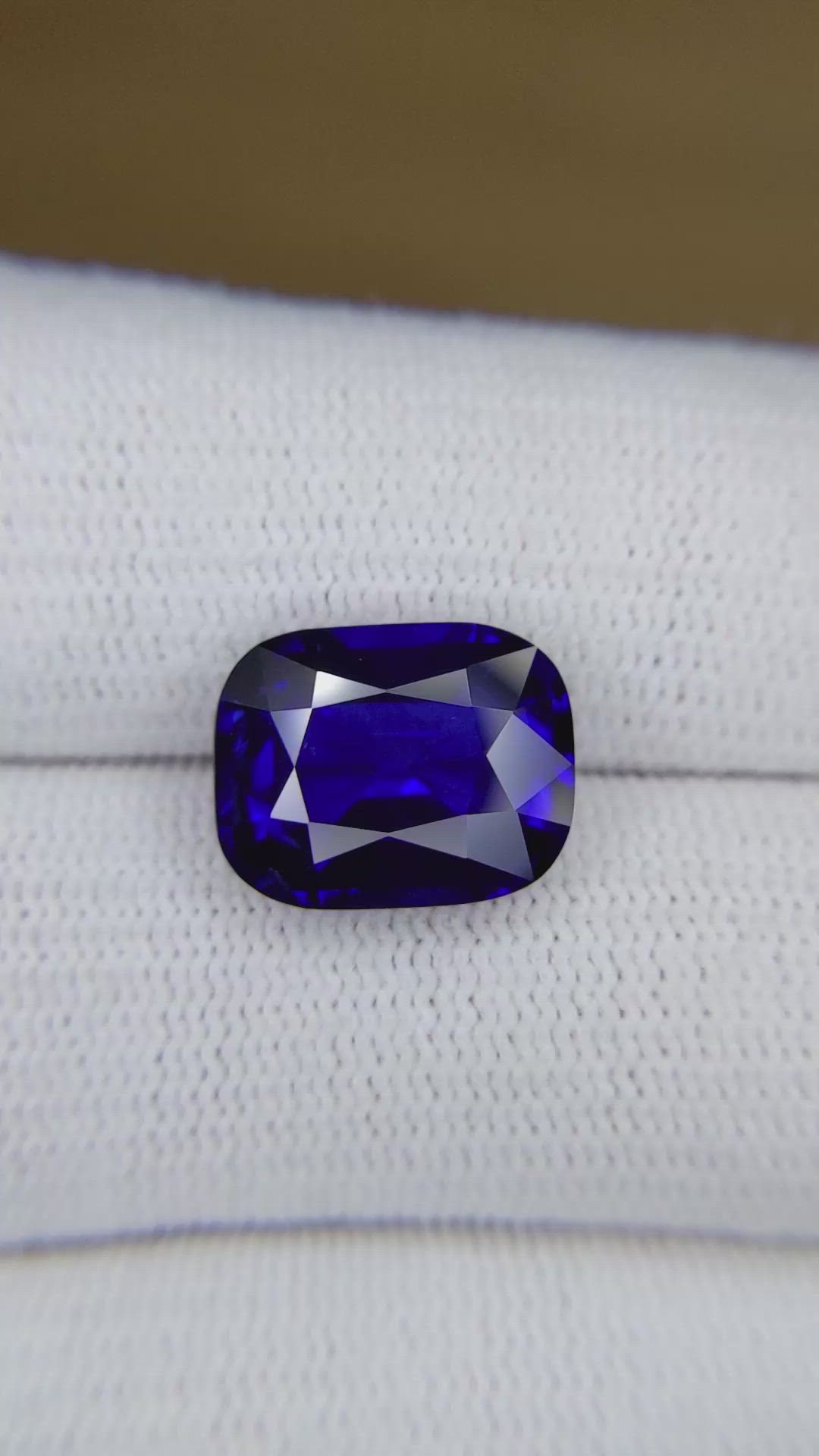 8.17 Ct. Blue Sapphire from Ceylon (Sri Lanka) Size Video