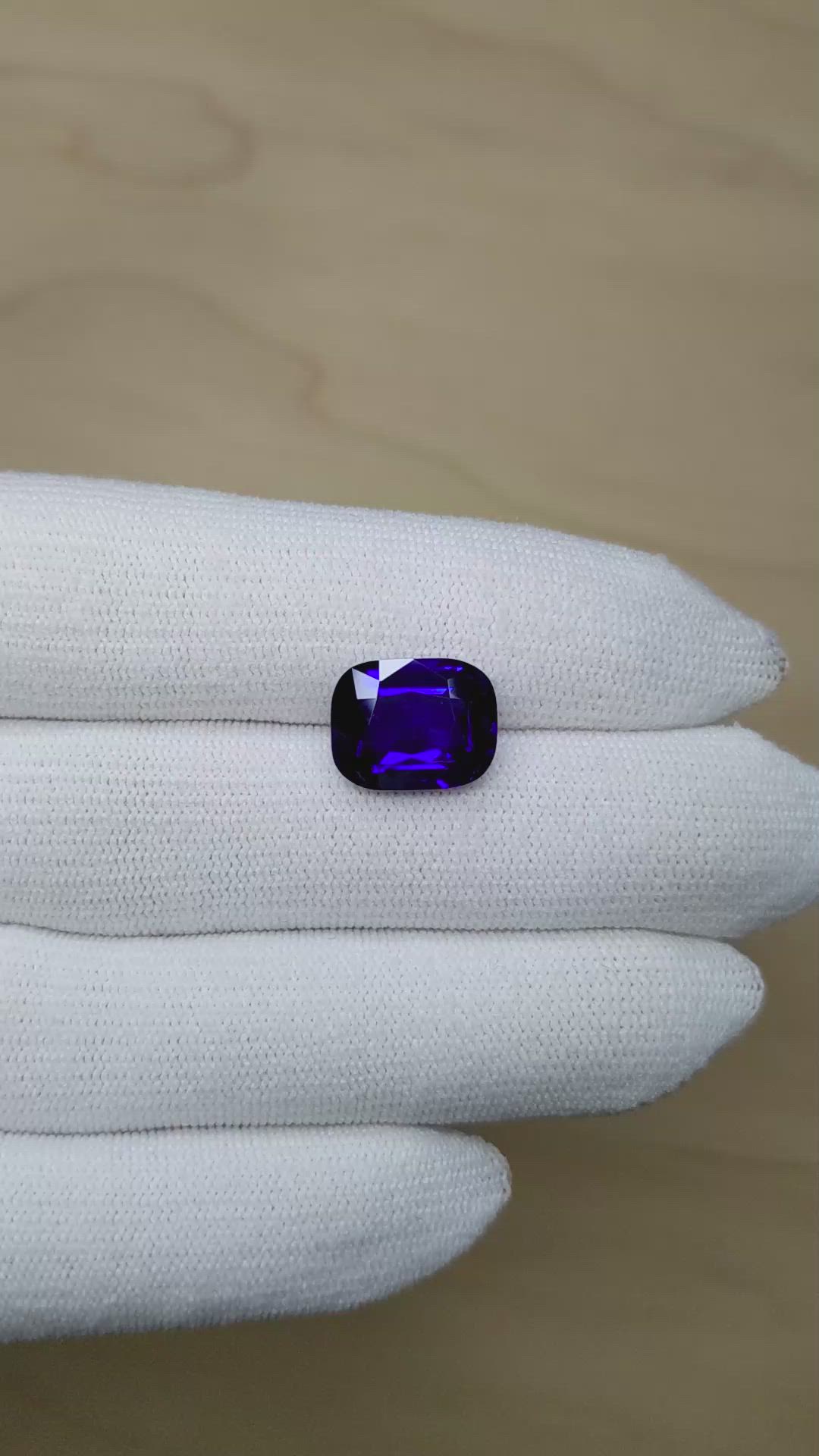 8.17 Ct. Blue Sapphire from Ceylon (Sri Lanka) Size Video