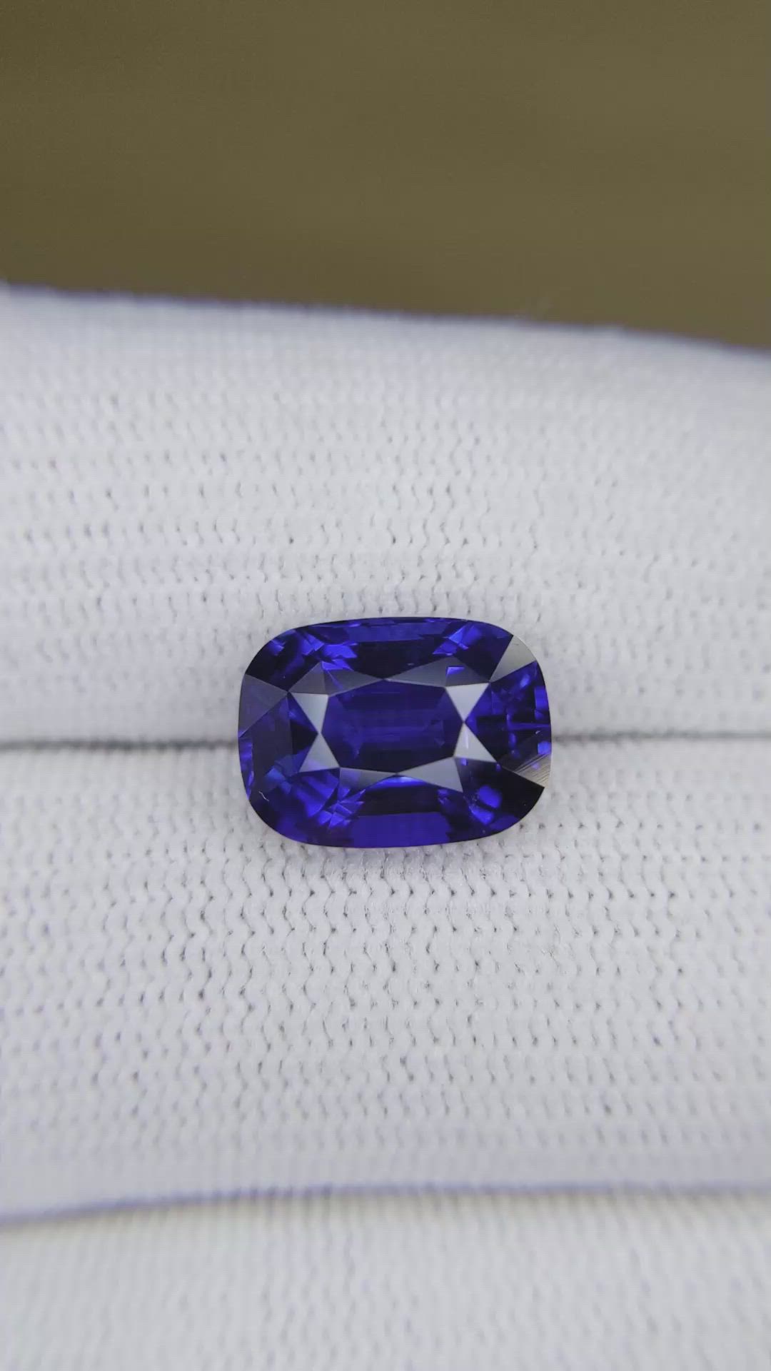 6.22 Ct. Blue Sapphire from Ceylon (Sri Lanka) Size Video