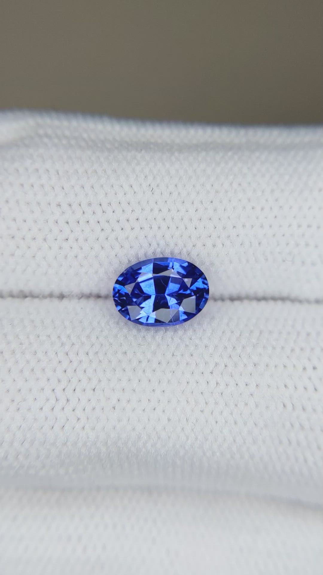 1.43 Ct. Blue Sapphire from Ceylon (Sri Lanka) Size Video