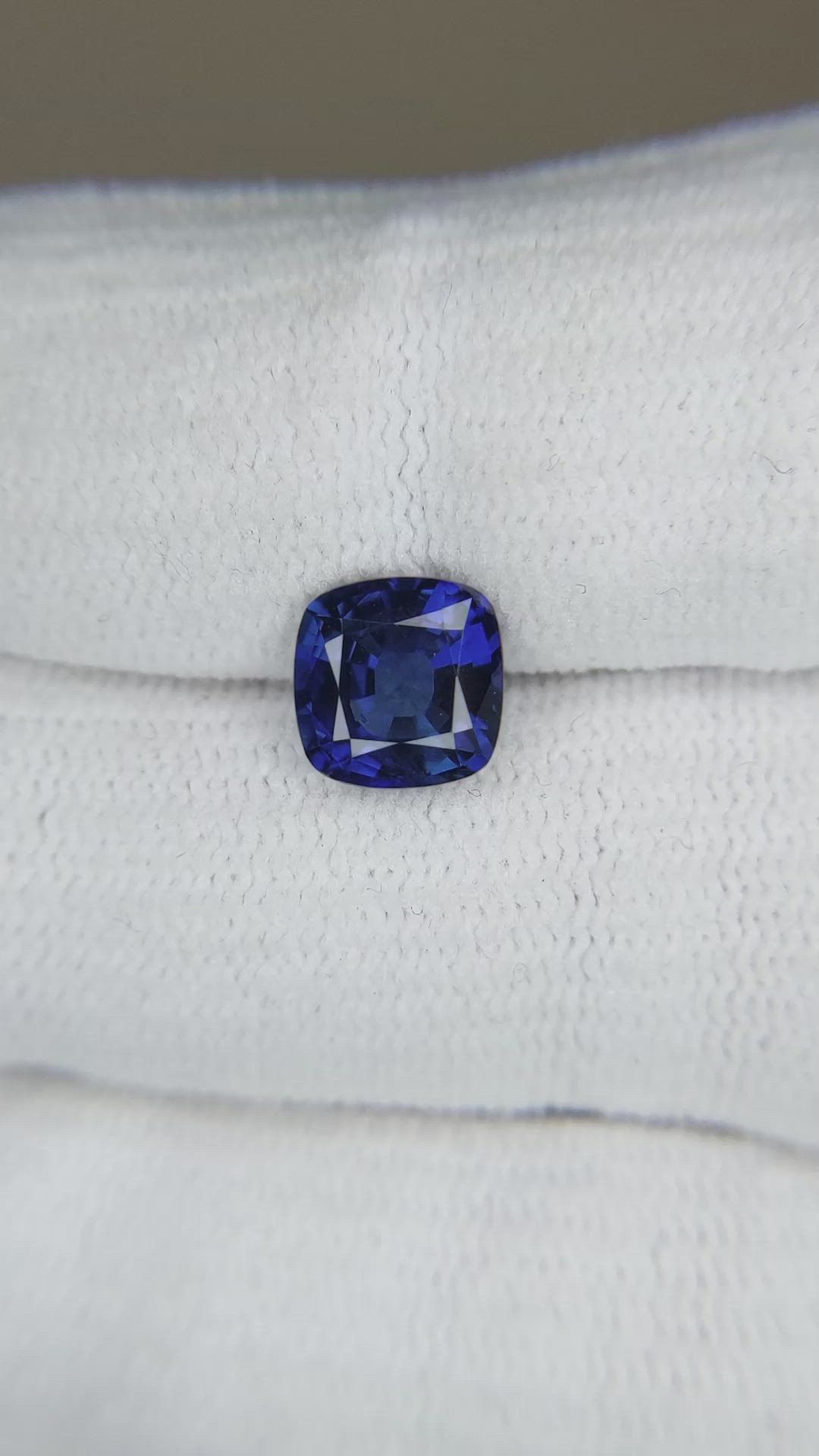 2.23 Ct. Blue Sapphire from Ceylon (Sri Lanka) Size Video