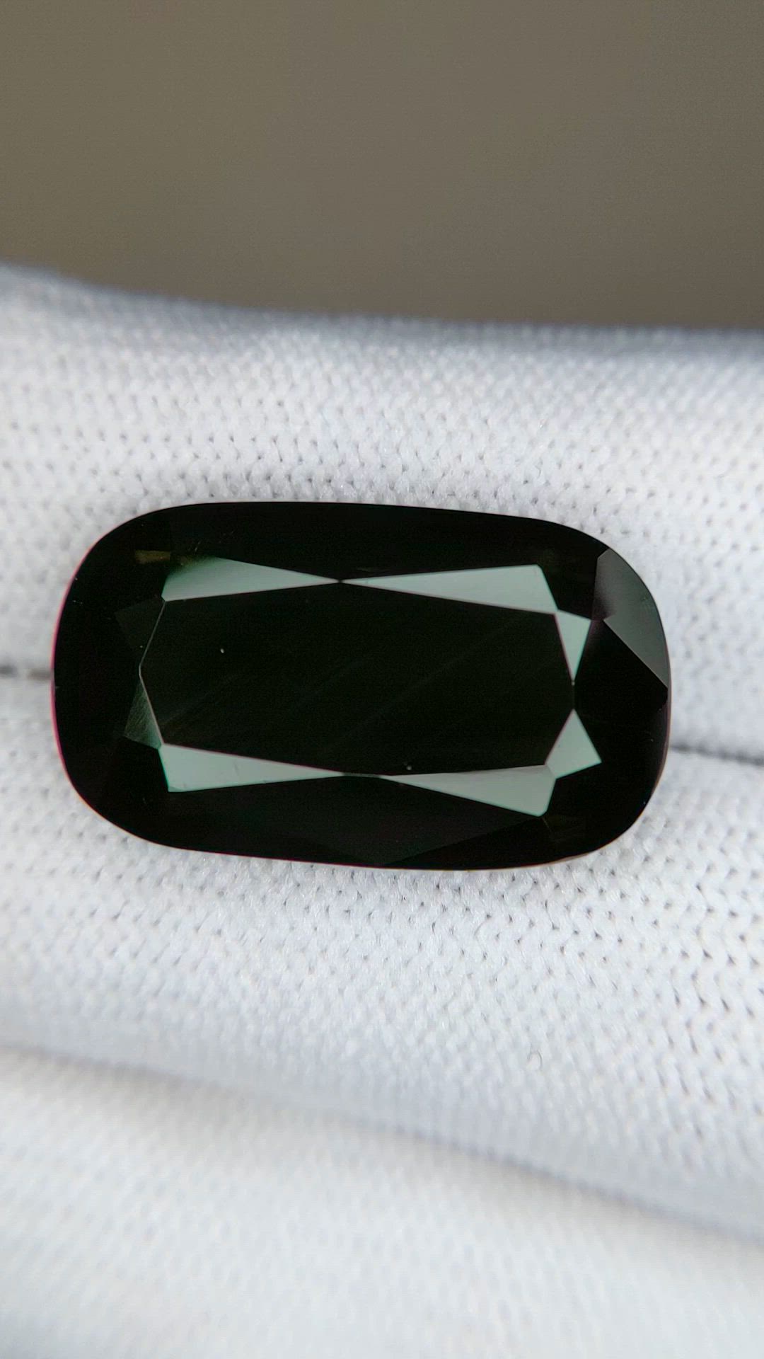 22.37 Ct. Green Sapphire from Ceylon (Sri Lanka) Size Video