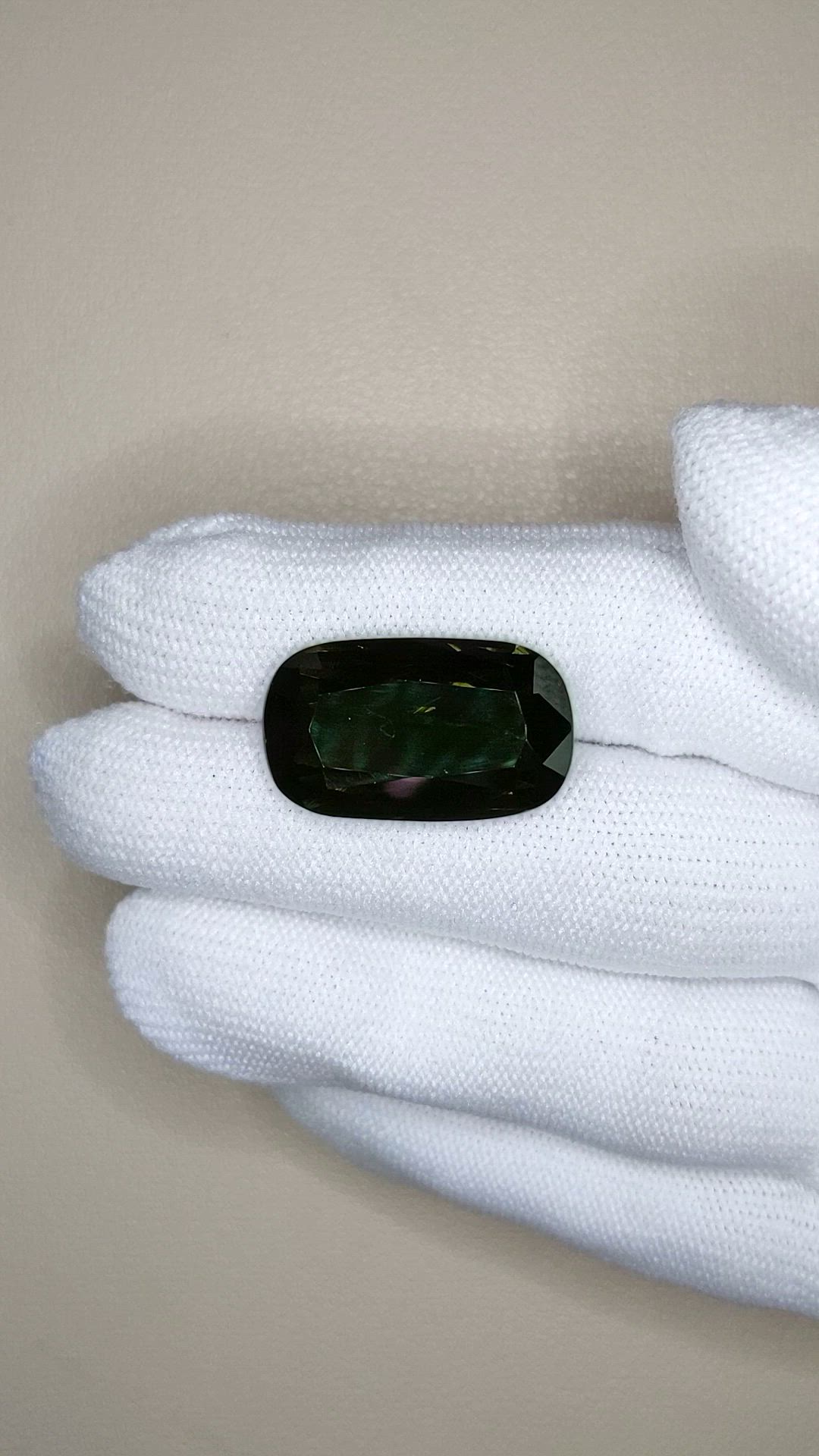 22.37 Ct. Green Sapphire from Ceylon (Sri Lanka) Size Video