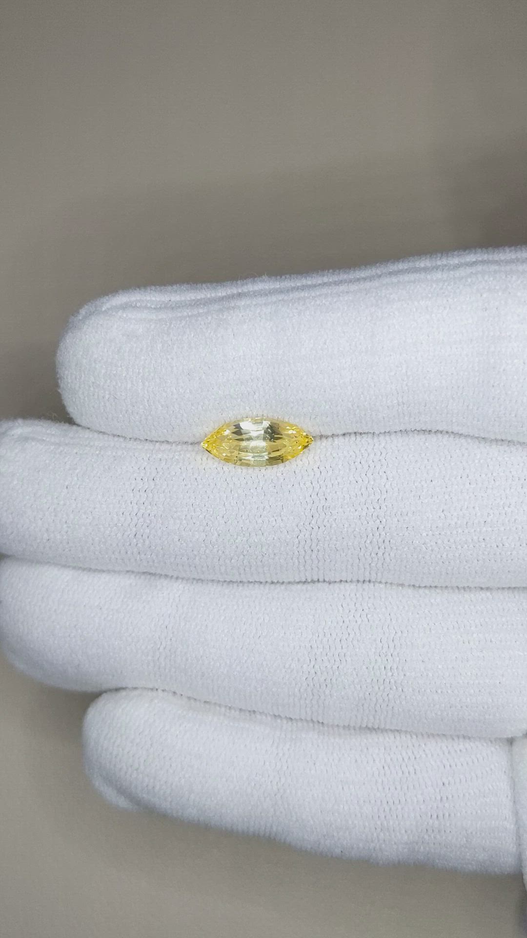 2.21 Ct. Yellow Sapphire from Ceylon (Sri Lanka) Size Video