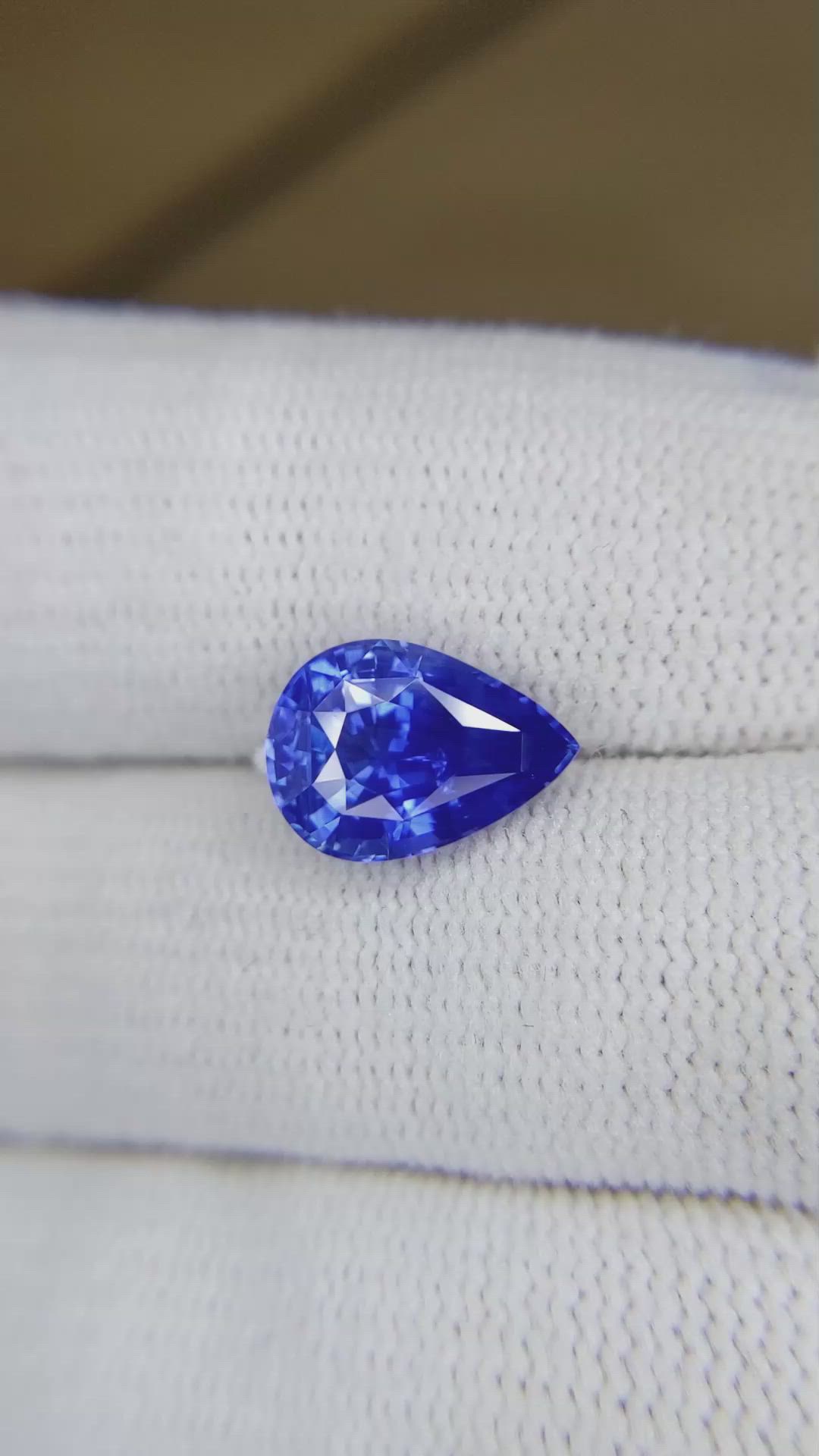 3.84 Ct. Blue Sapphire from Ceylon (Sri Lanka) Size Video