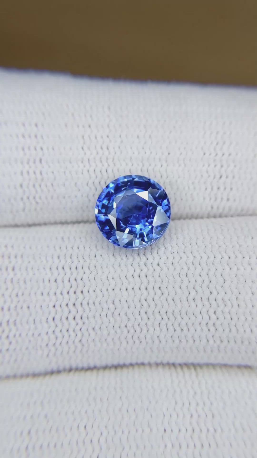 3.24 Ct. Blue Sapphire from Ceylon (Sri Lanka) Size Video