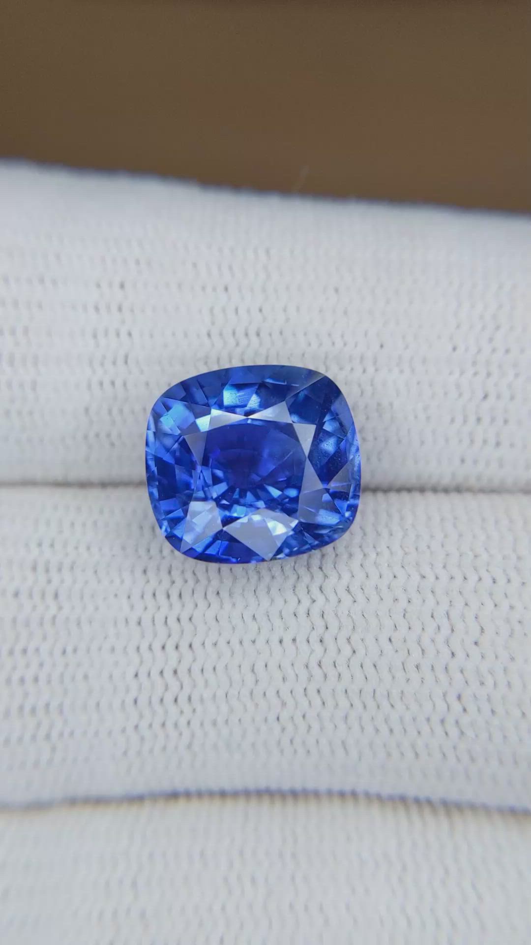 8.36 Ct. Blue Sapphire from Ceylon (Sri Lanka) Size Video