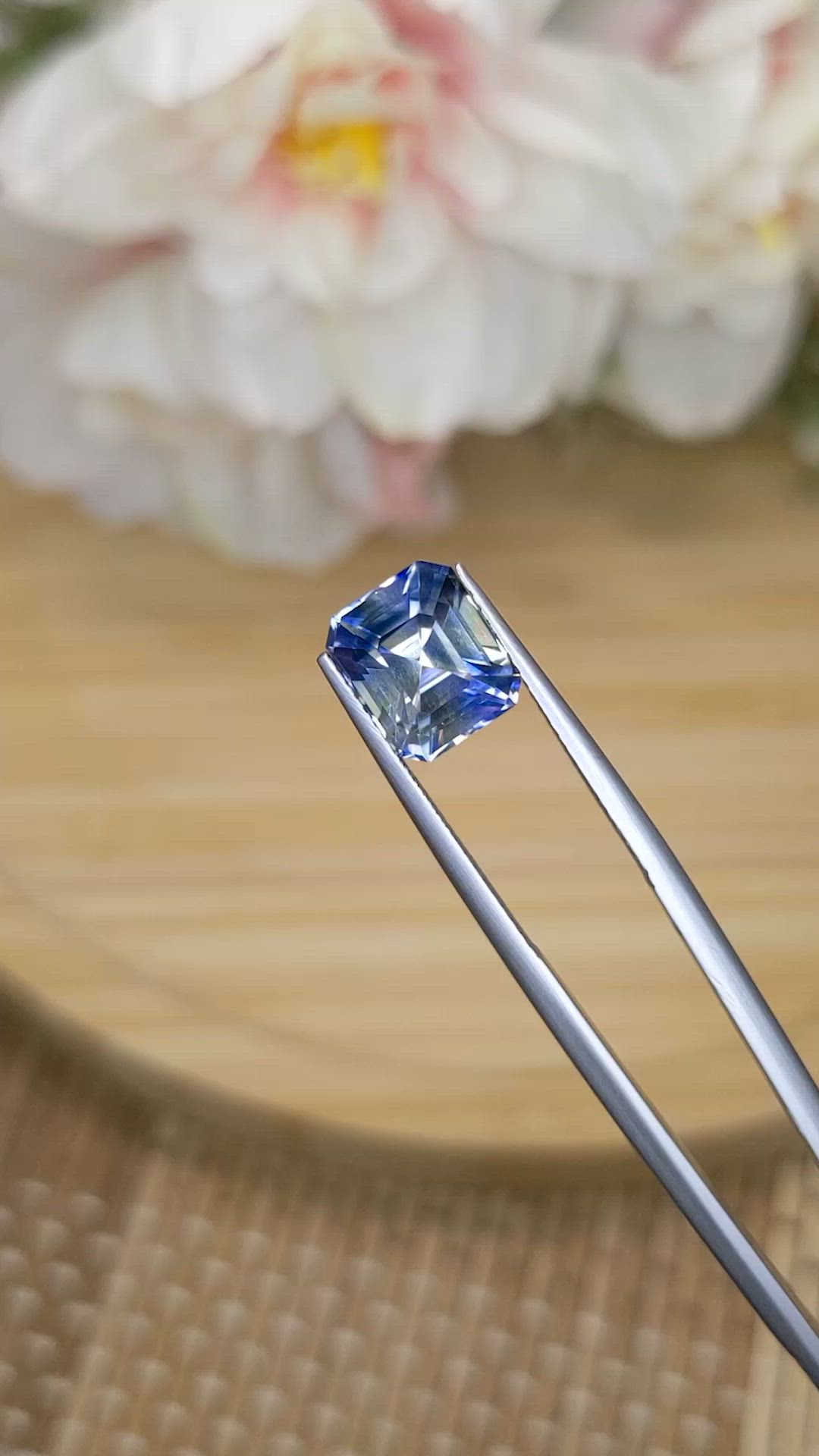 4.27 Ct. Bi Color / Parti Sapphire from Ceylon (Sri Lanka) Size Video