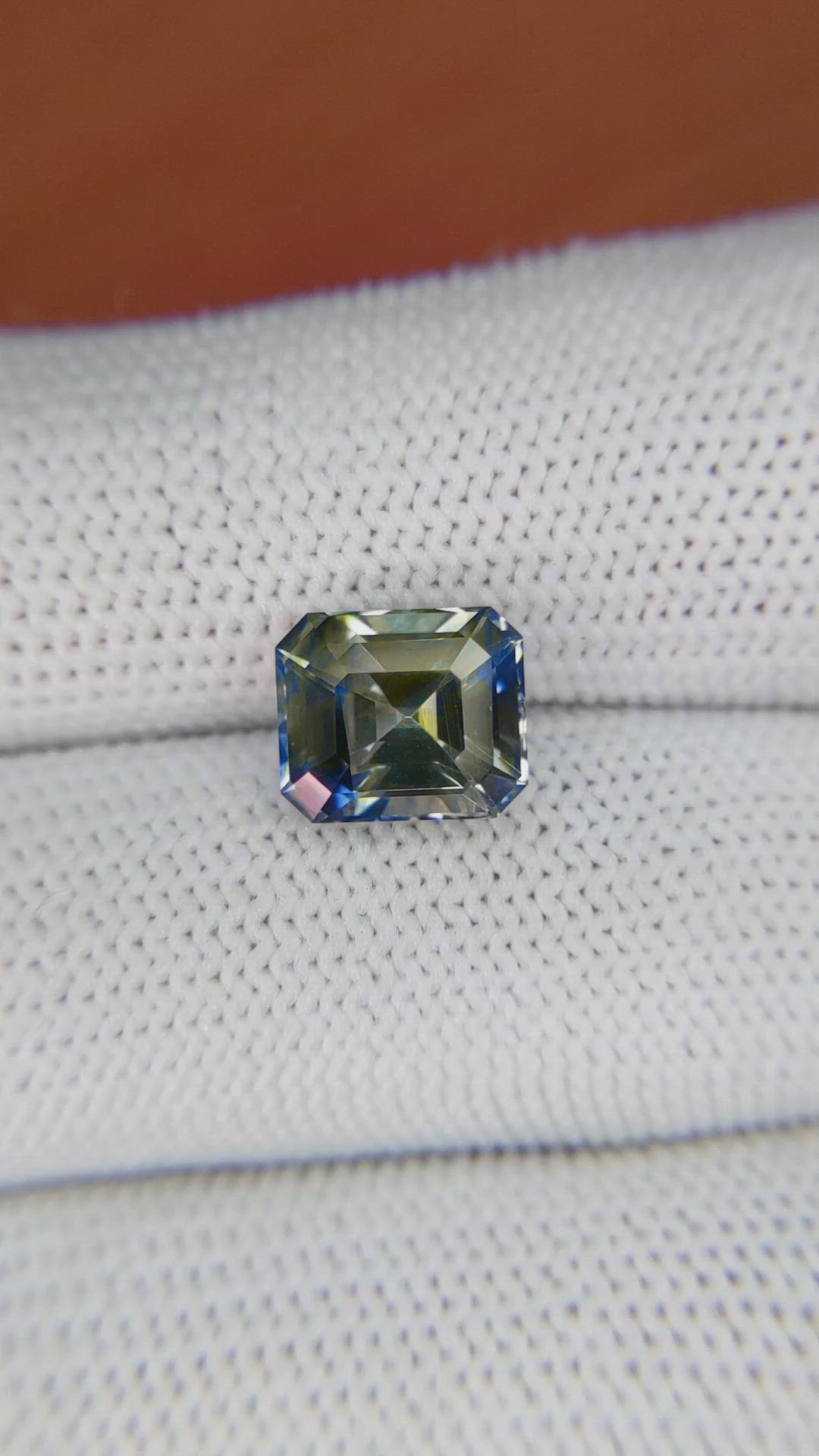 4.27 Ct. Bi Color / Parti Sapphire from Ceylon (Sri Lanka) Size Video