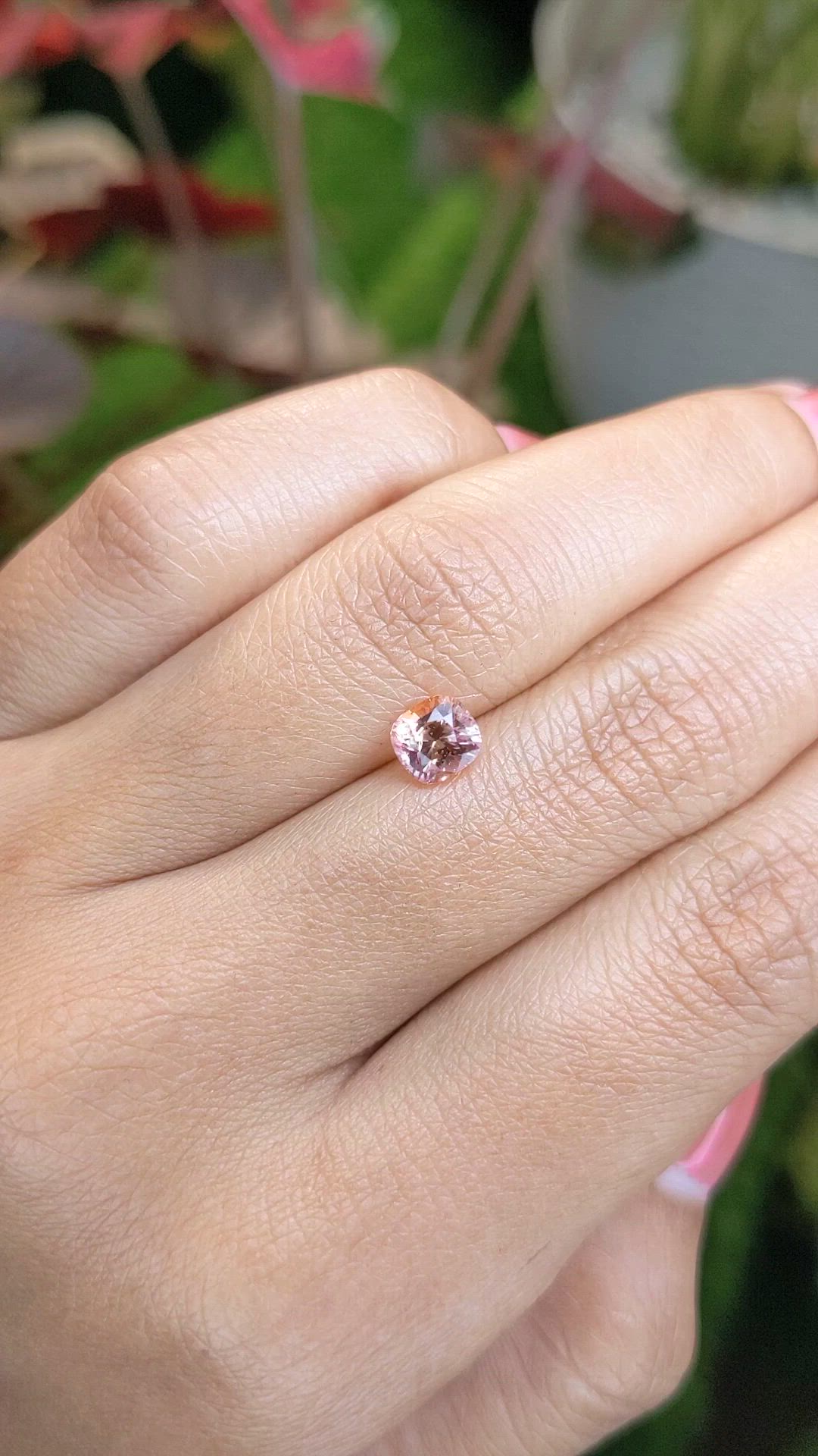 1.09 Ct. Padparadscha Sapphire from Ceylon (Sri Lanka) Size Video