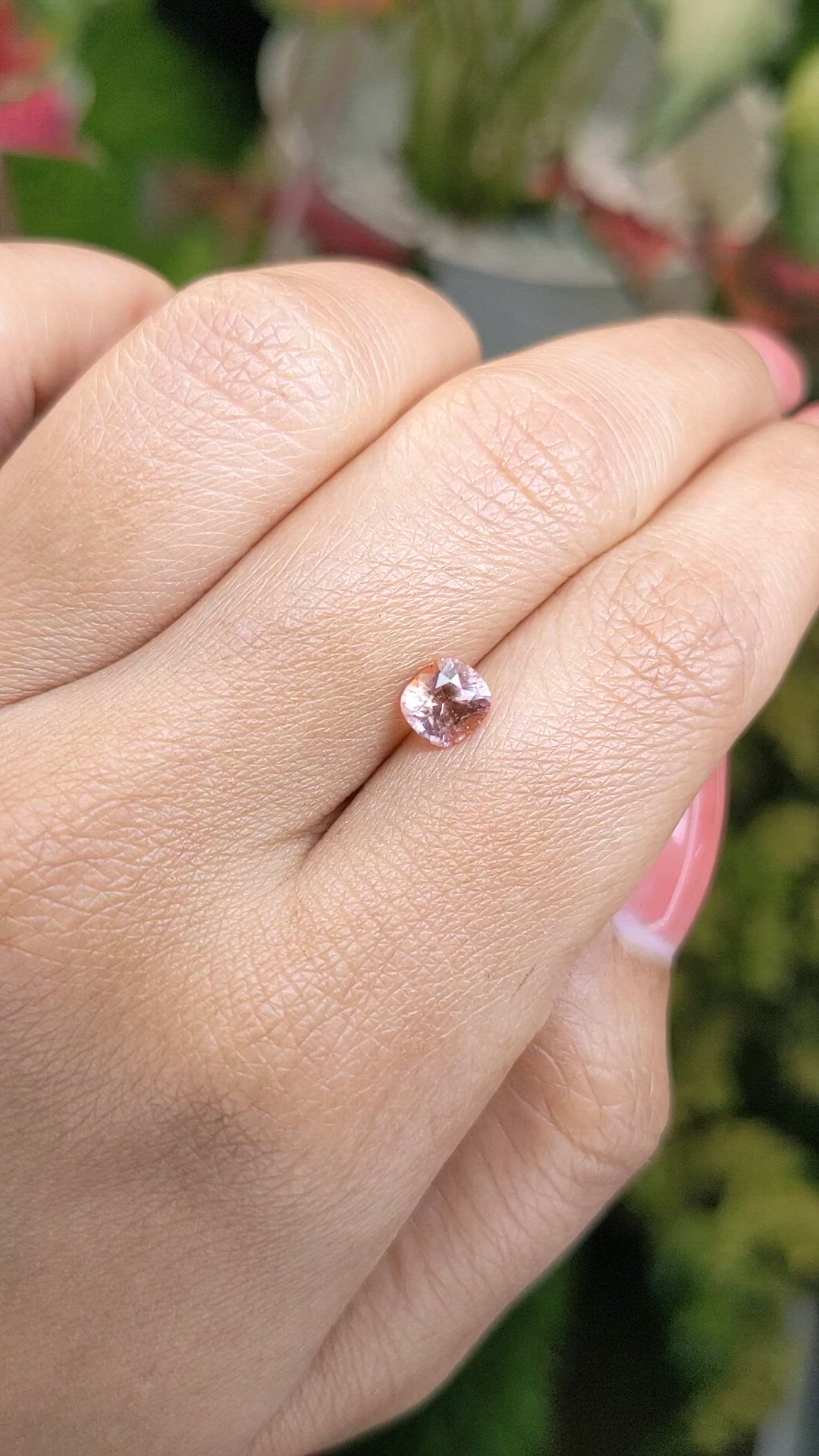 1.09 Ct. Padparadscha Sapphire from Ceylon (Sri Lanka) Size Video