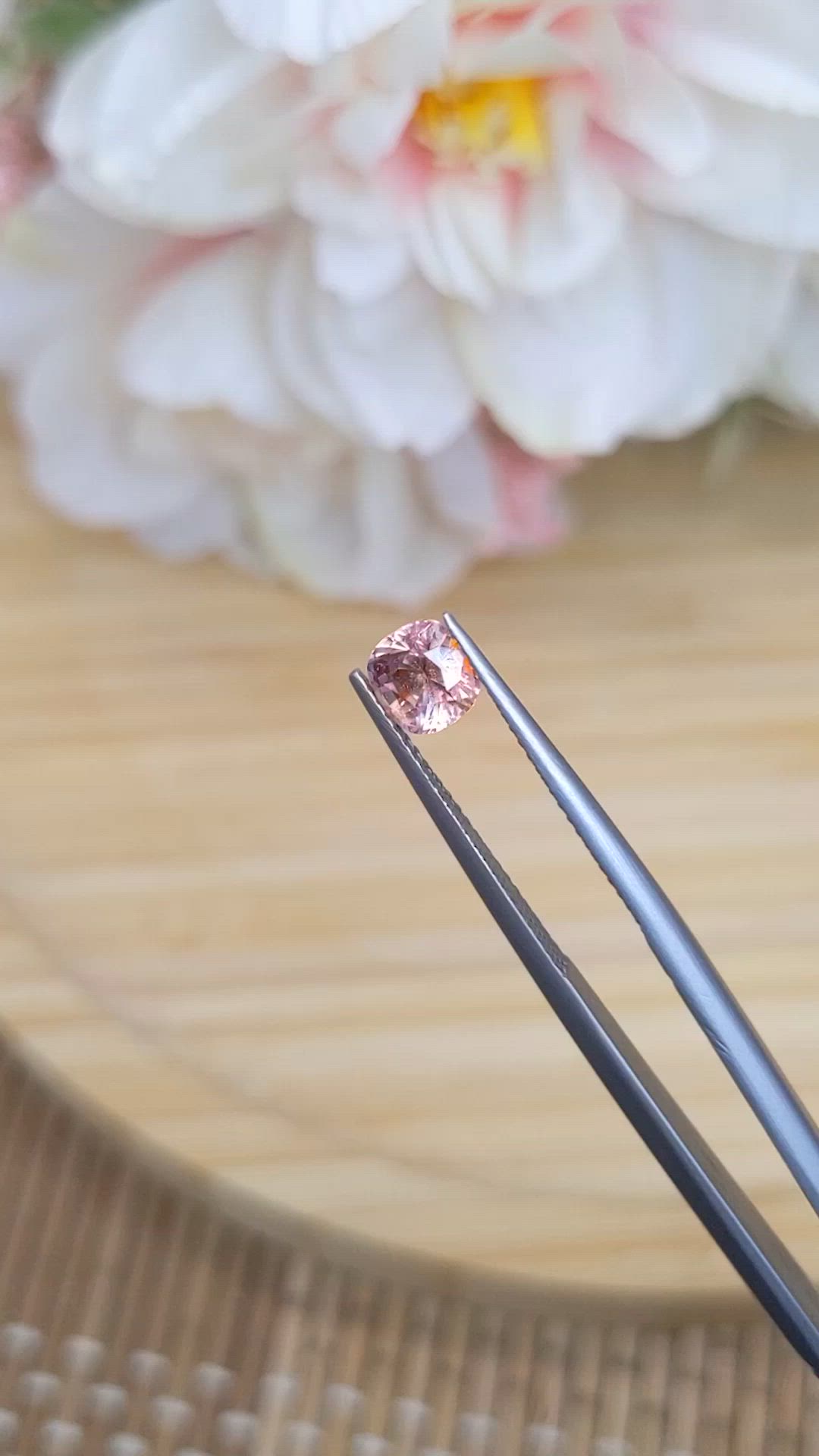 1.09 Ct. Padparadscha Sapphire from Ceylon (Sri Lanka) Size Video